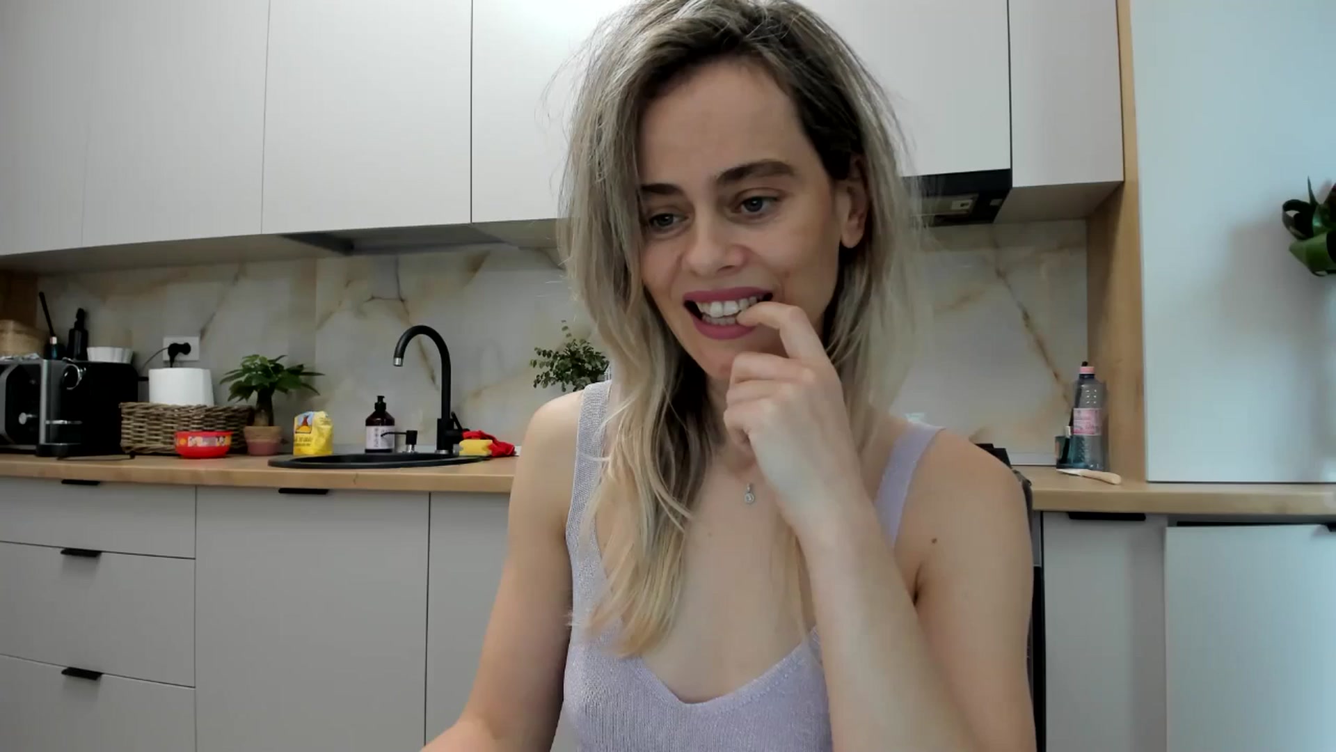 Gallery image thumbnail from DebbyPaige's myfreecams stream on, 12/02/2024, 14:15 image 5 of 20