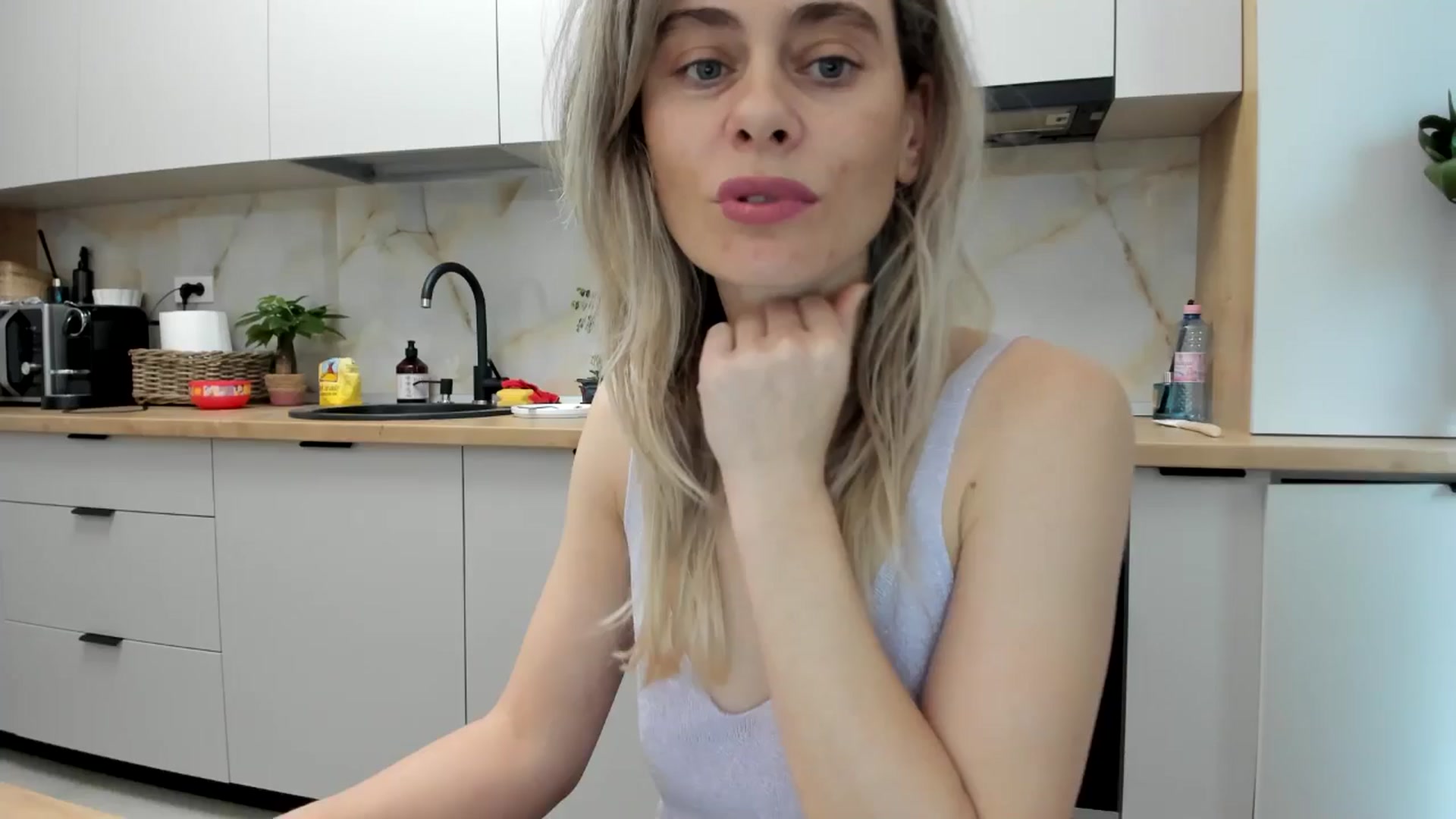 Gallery image thumbnail from DebbyPaige's myfreecams stream on, 12/02/2024, 14:15 image 11 of 20