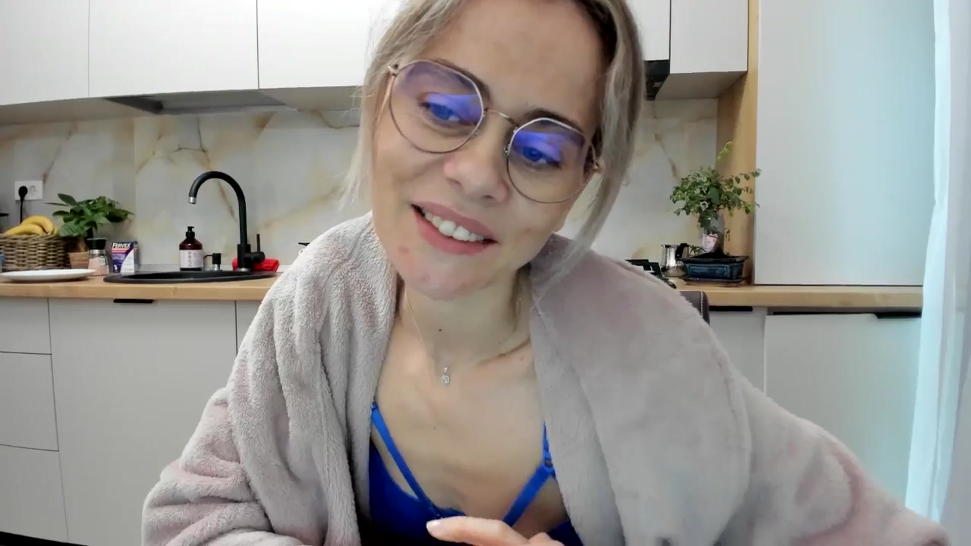 Gallery image thumbnail from DebbyPaige's myfreecams stream on, 12/03/2024, 13:25 image 4 of 20