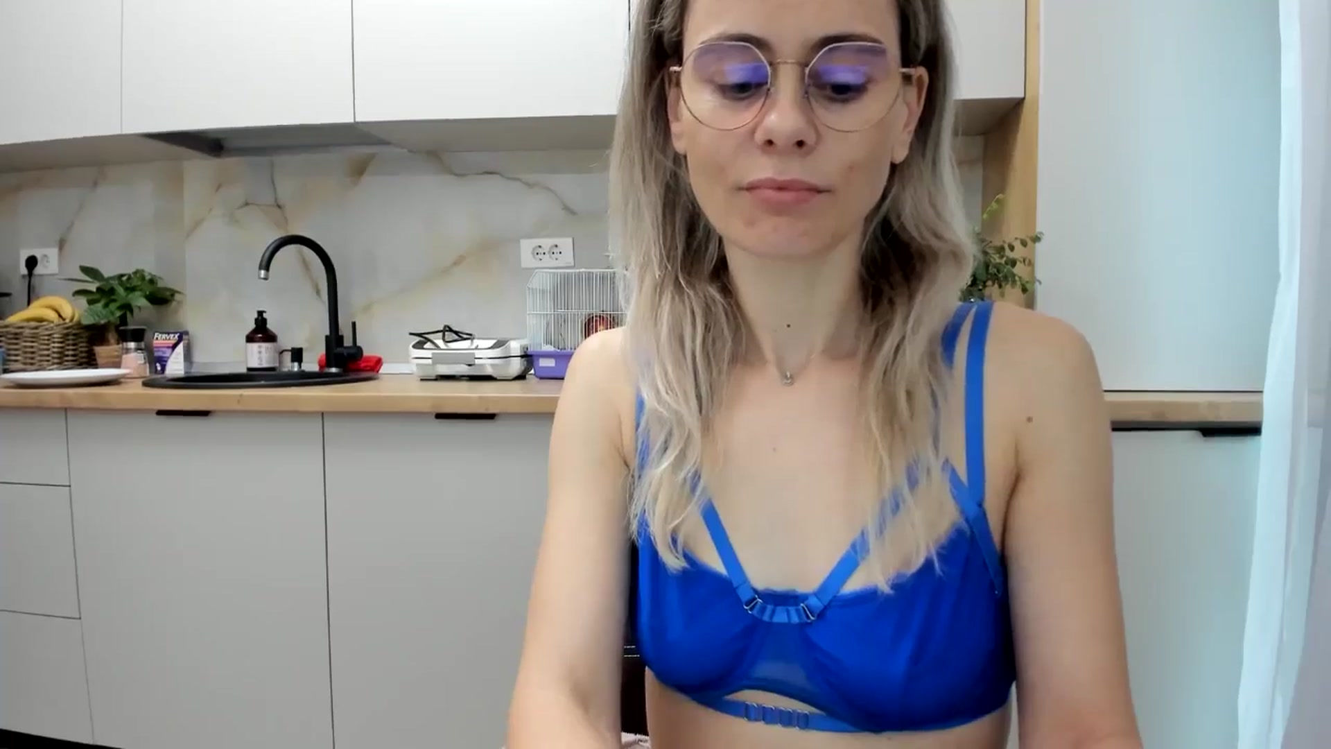Gallery image thumbnail from DebbyPaige's myfreecams stream on, 12/03/2024, 13:25 image 8 of 20