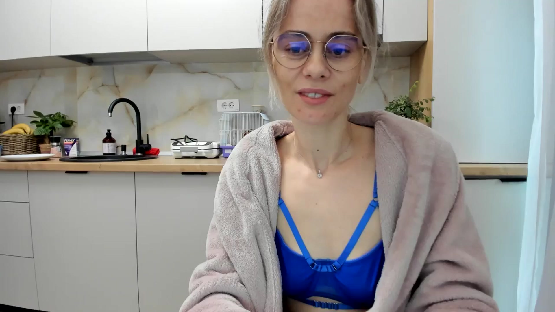 Gallery image thumbnail from DebbyPaige's myfreecams stream on, 12/03/2024, 13:25 image 3 of 20
