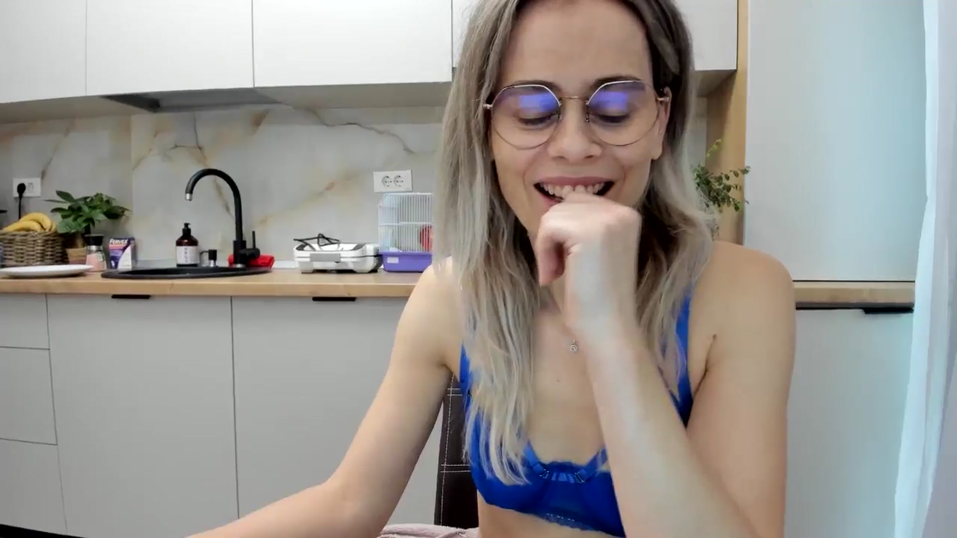 Gallery image thumbnail from DebbyPaige's myfreecams stream on, 12/03/2024, 13:25 image 18 of 20