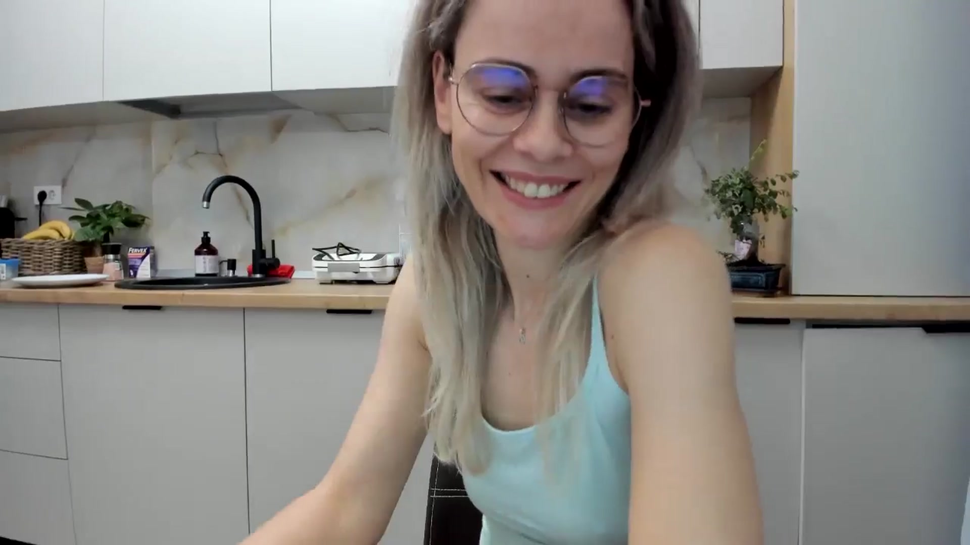 Gallery image thumbnail from DebbyPaige's myfreecams stream on, 12/03/2024, 15:00 image 15 of 20