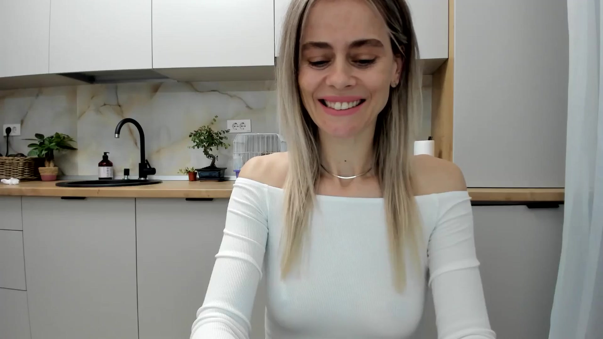 Gallery image thumbnail from DebbyPaige's myfreecams stream on, 12/06/2024, 15:30 image 8 of 20