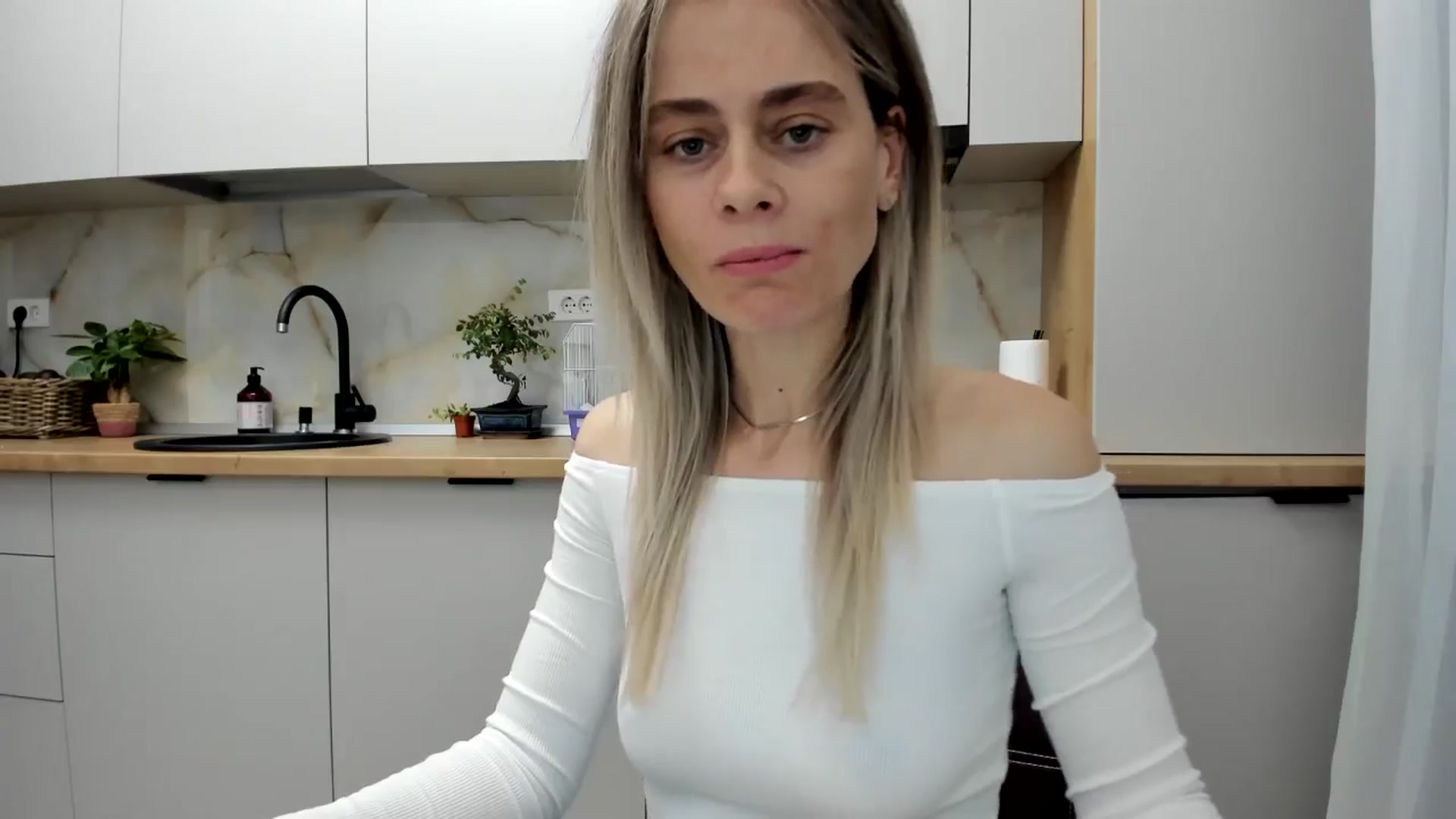 Gallery image thumbnail from DebbyPaige's myfreecams stream on, 12/06/2024, 15:30 image 17 of 20