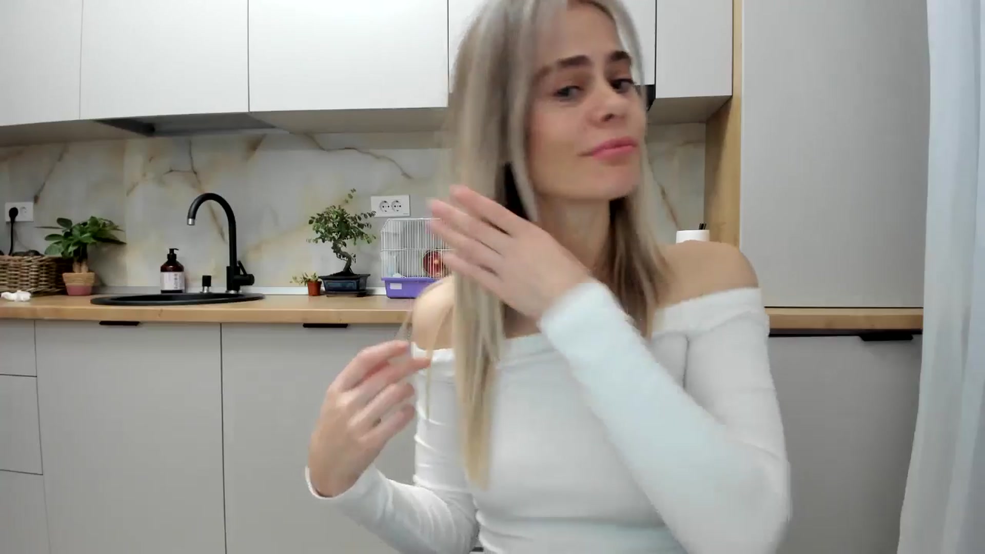 Gallery image thumbnail from DebbyPaige's myfreecams stream on, 12/06/2024, 15:30 image 16 of 20