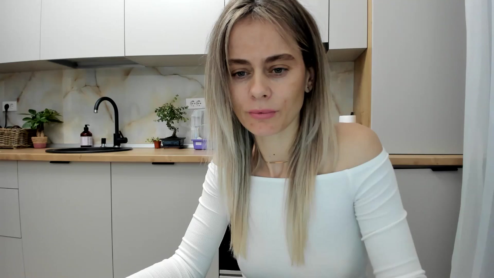 Gallery image thumbnail from DebbyPaige's myfreecams stream on, 12/06/2024, 15:30 image 18 of 20