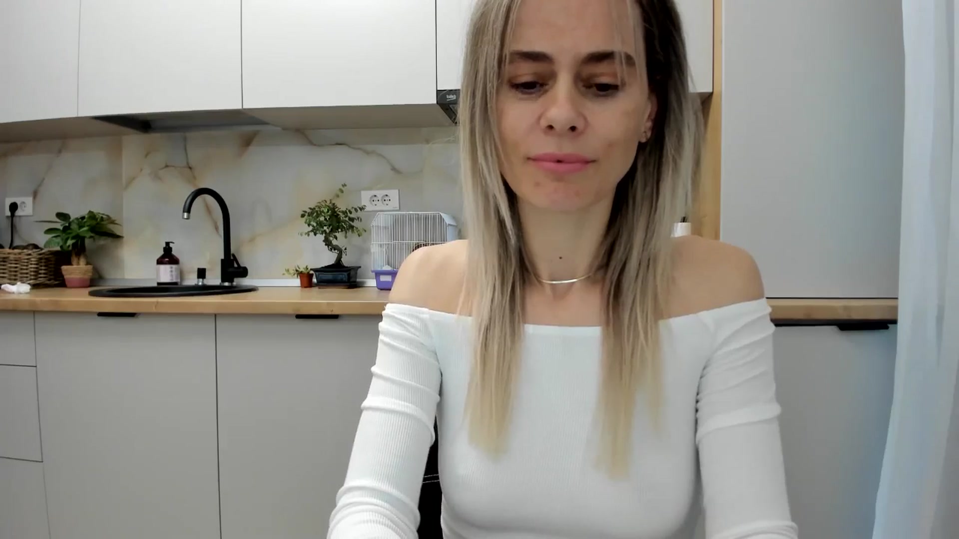 Gallery image thumbnail from DebbyPaige's myfreecams stream on, 12/06/2024, 15:30 image 3 of 20
