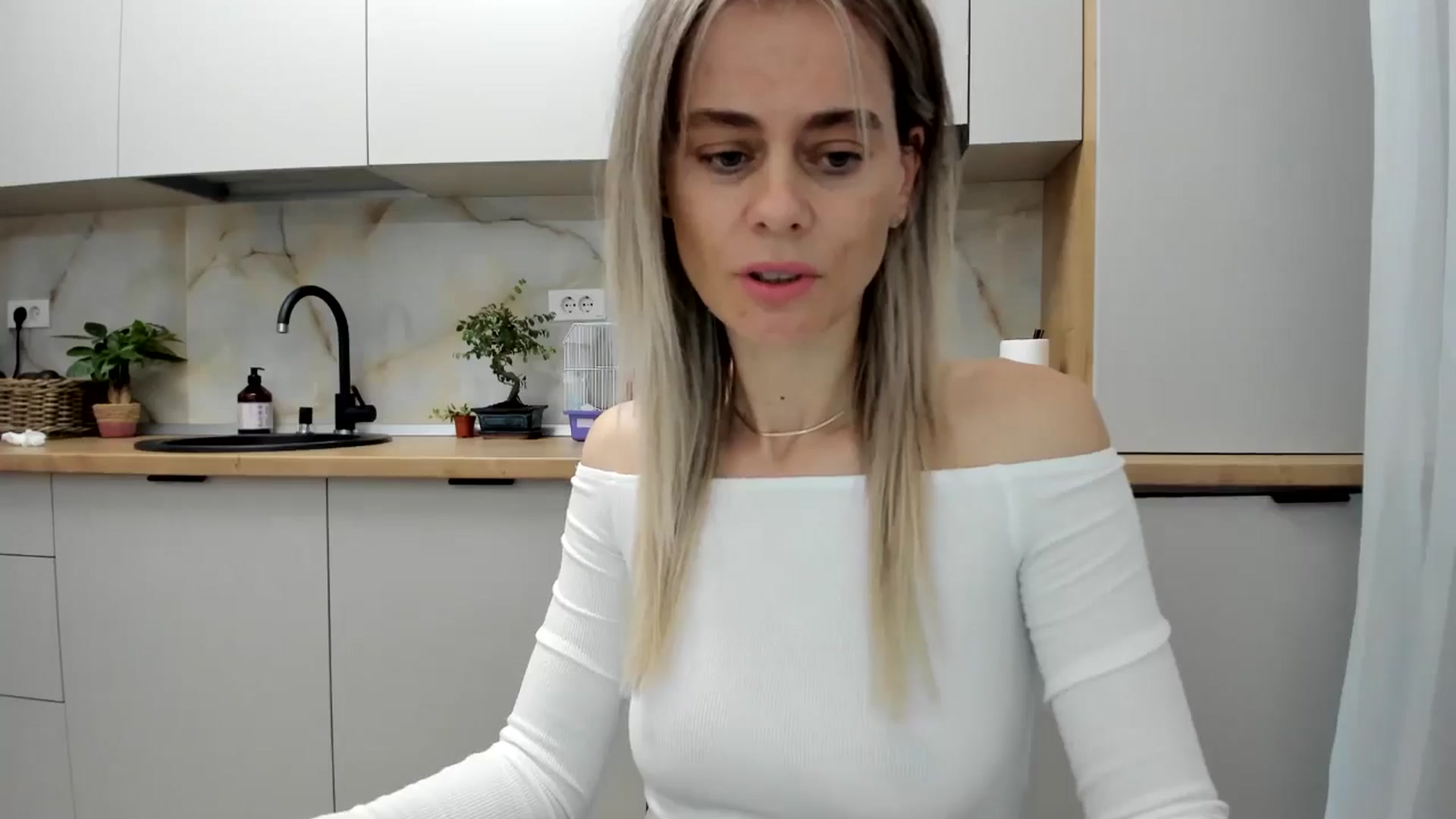Gallery image thumbnail from DebbyPaige's myfreecams stream on, 12/06/2024, 15:30 image 7 of 20