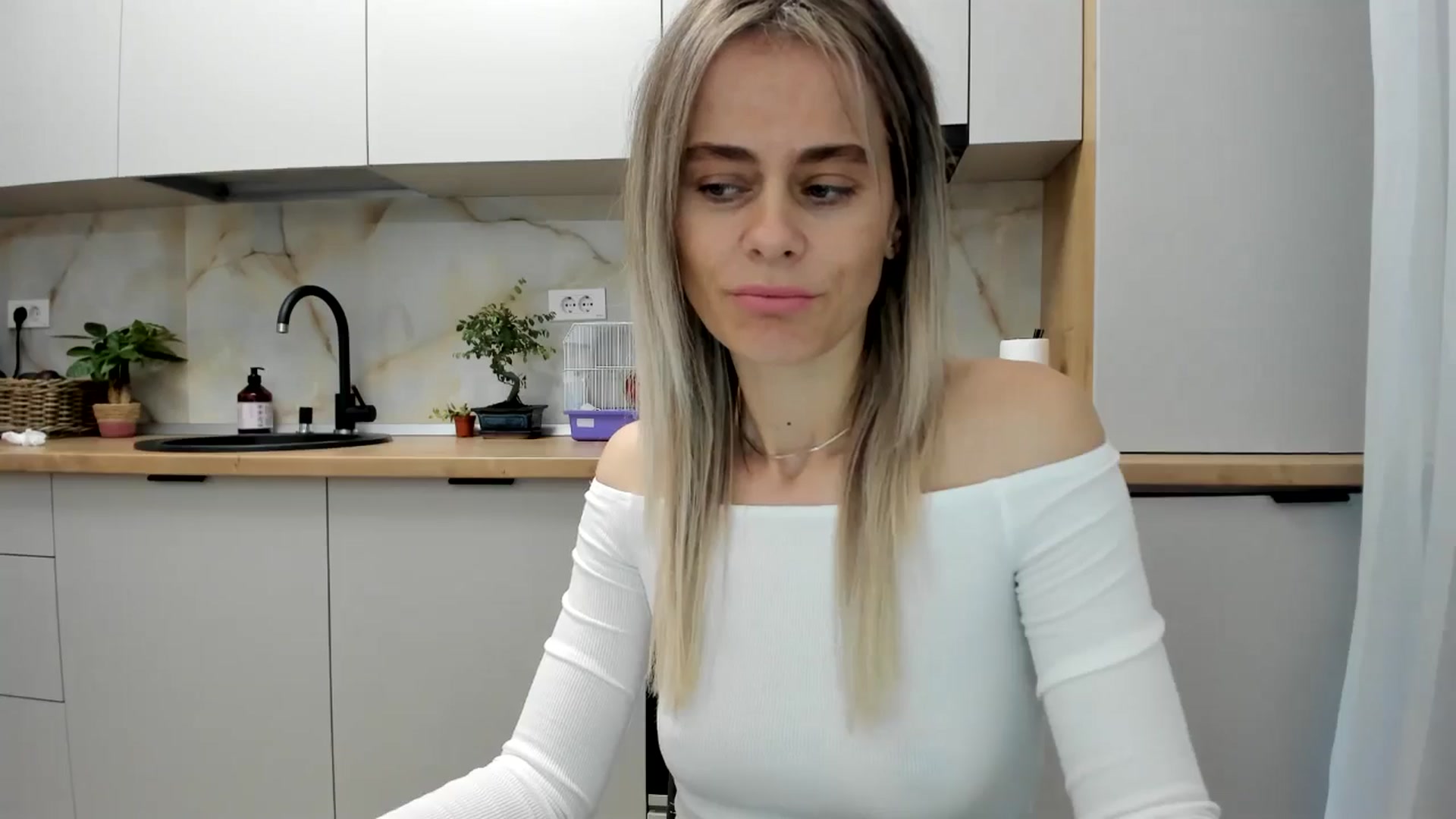 Gallery image thumbnail from DebbyPaige's myfreecams stream on, 12/06/2024, 15:30 image 5 of 20