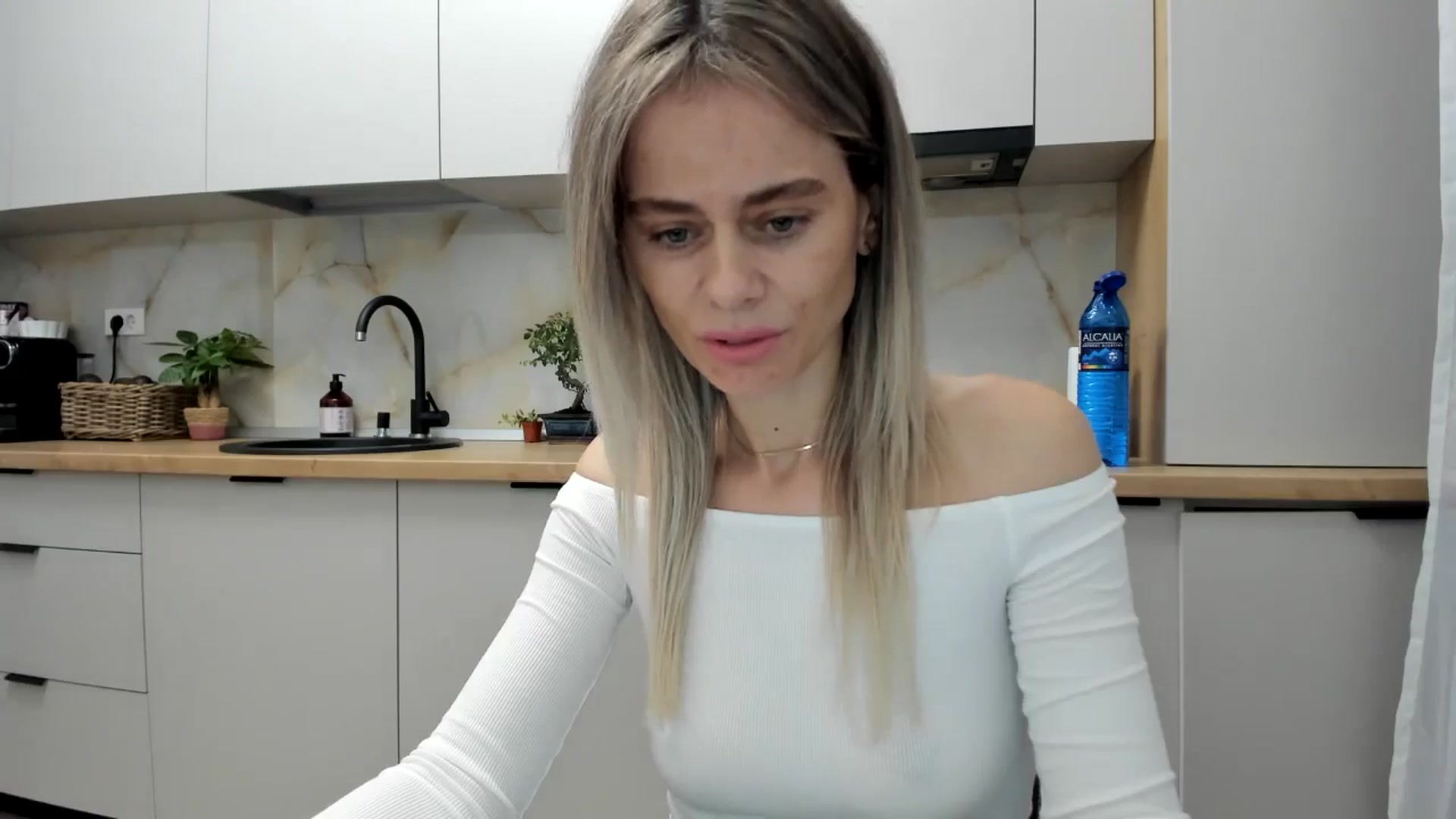 Gallery image thumbnail from DebbyPaige's myfreecams stream on, 12/06/2024, 16:48 image 9 of 20