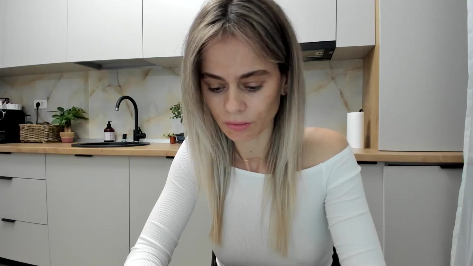 Gallery image thumbnail from DebbyPaige's myfreecams stream on, 12/06/2024, 16:48 image 19 of 20