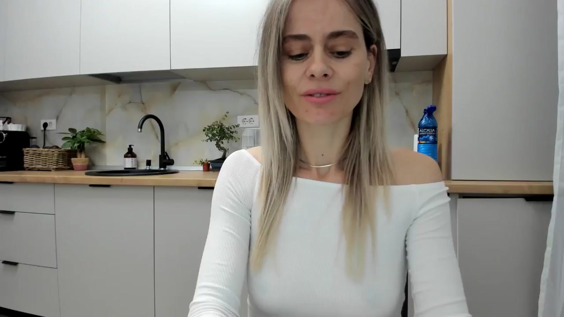 Gallery image thumbnail from DebbyPaige's myfreecams stream on, 12/06/2024, 16:48 image 7 of 20