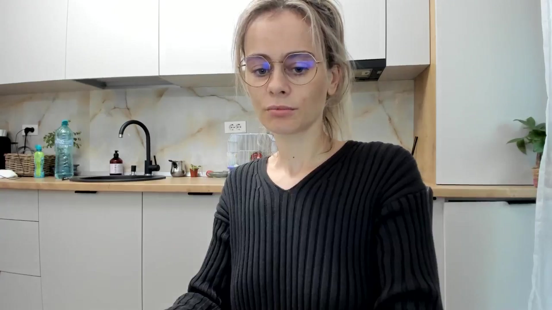 Gallery image thumbnail from DebbyPaige's myfreecams stream on, 12/09/2024, 13:23 image 7 of 20