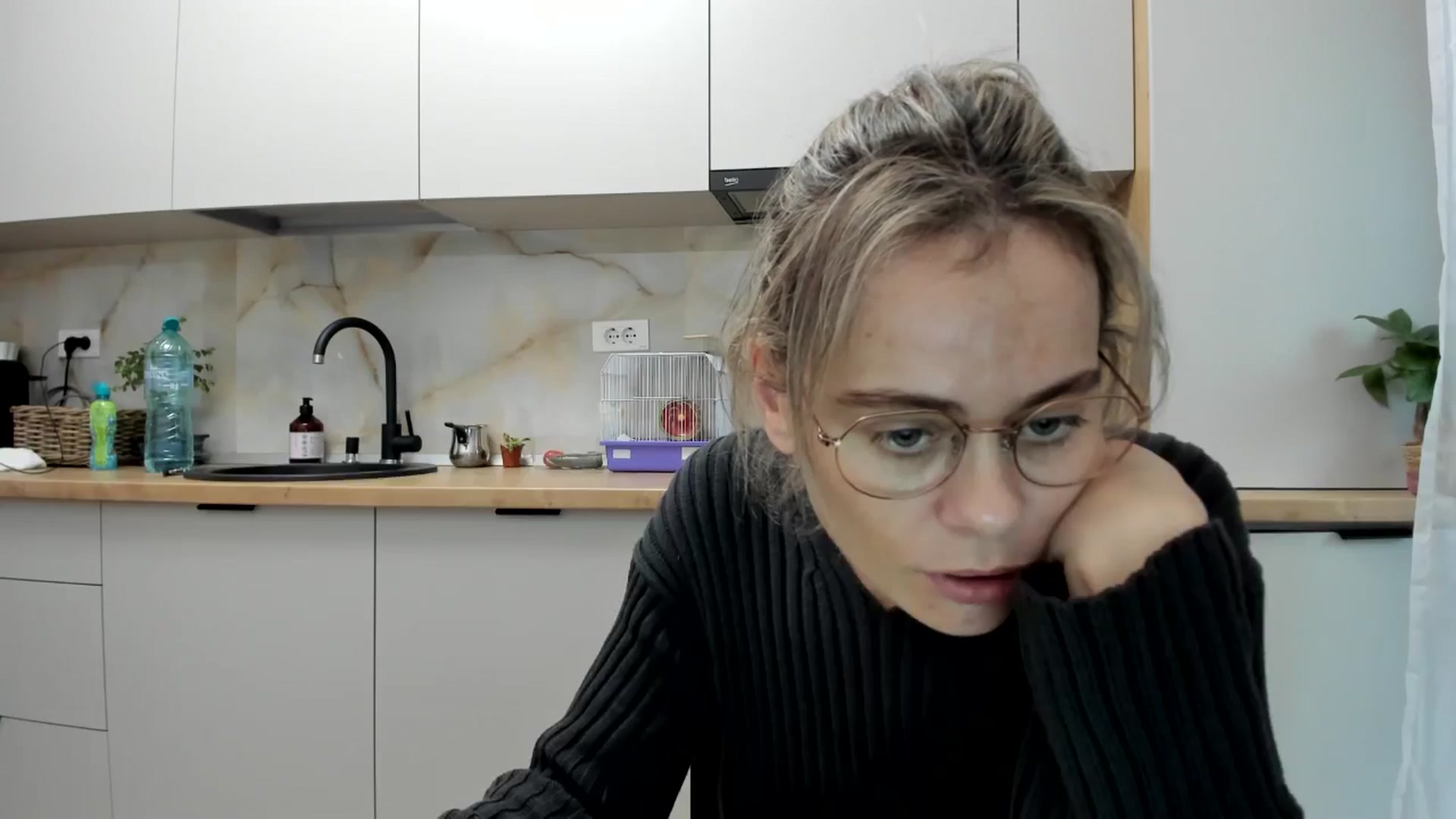 Gallery image thumbnail from DebbyPaige's myfreecams stream on, 12/09/2024, 13:23 image 3 of 20
