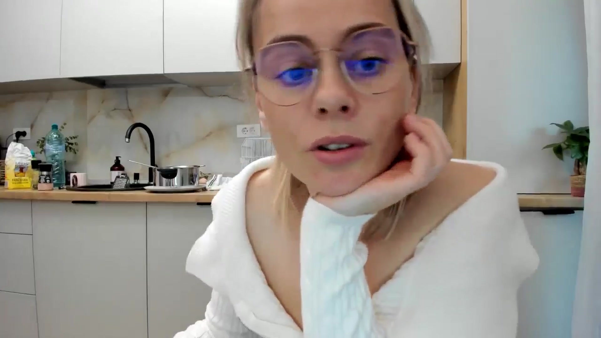 Gallery image thumbnail from DebbyPaige's myfreecams stream on, 12/09/2024, 14:44 image 14 of 20