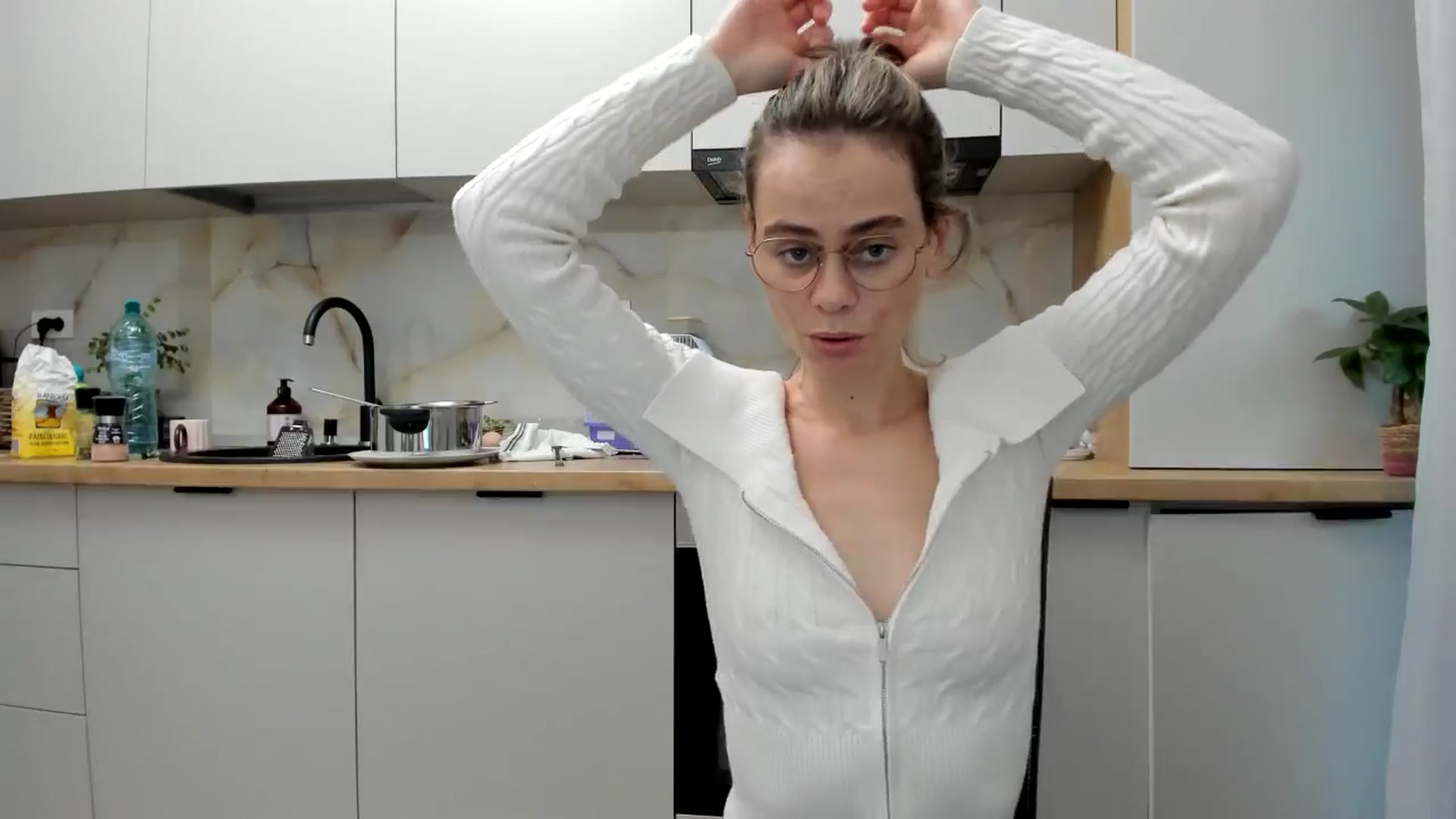 Gallery image thumbnail from DebbyPaige's myfreecams stream on, 12/09/2024, 14:44 image 16 of 20