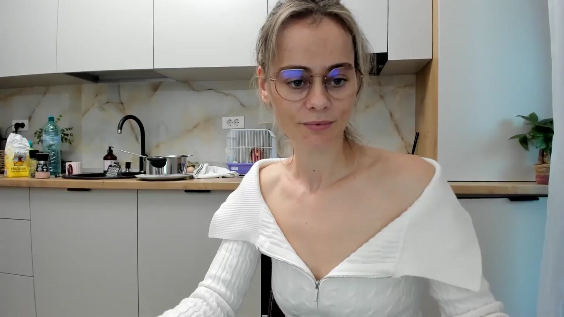 Gallery image thumbnail from DebbyPaige's myfreecams stream on, 12/09/2024, 14:44 image 13 of 20