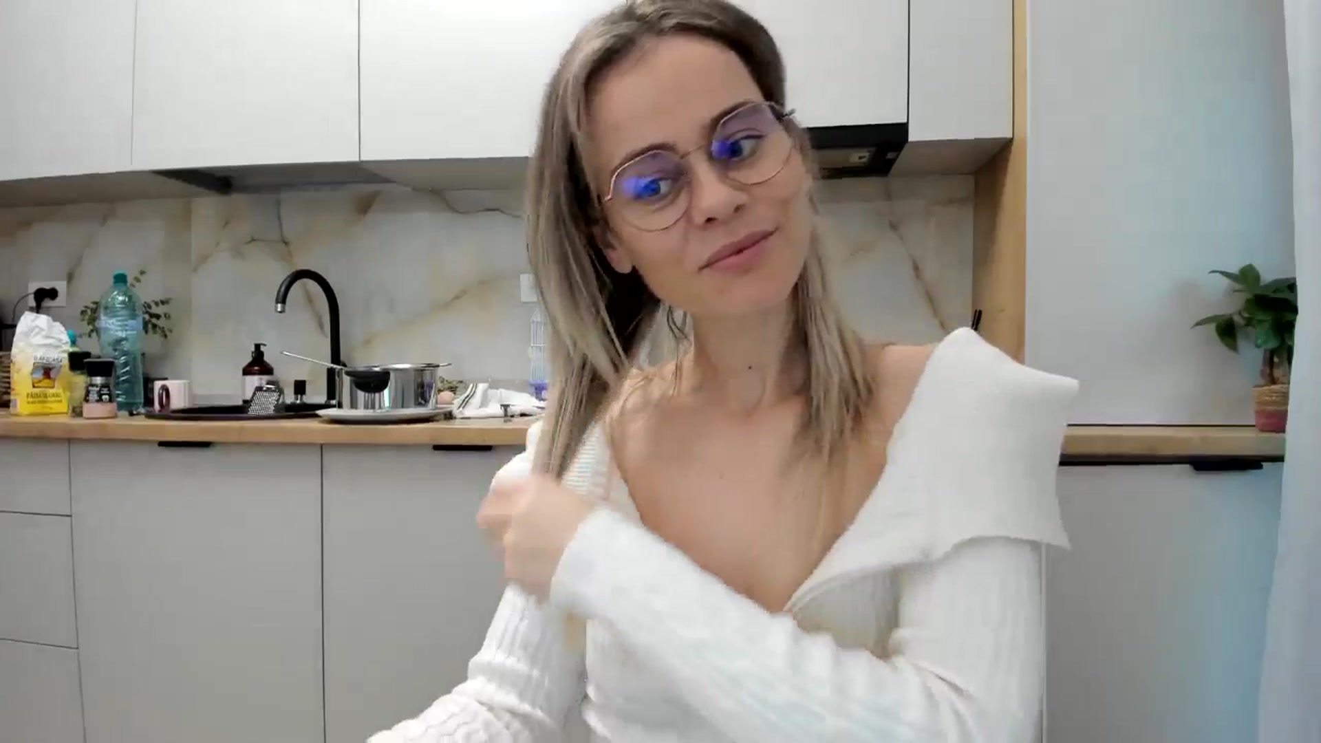 Gallery image thumbnail from DebbyPaige's myfreecams stream on, 12/09/2024, 14:44 image 15 of 20