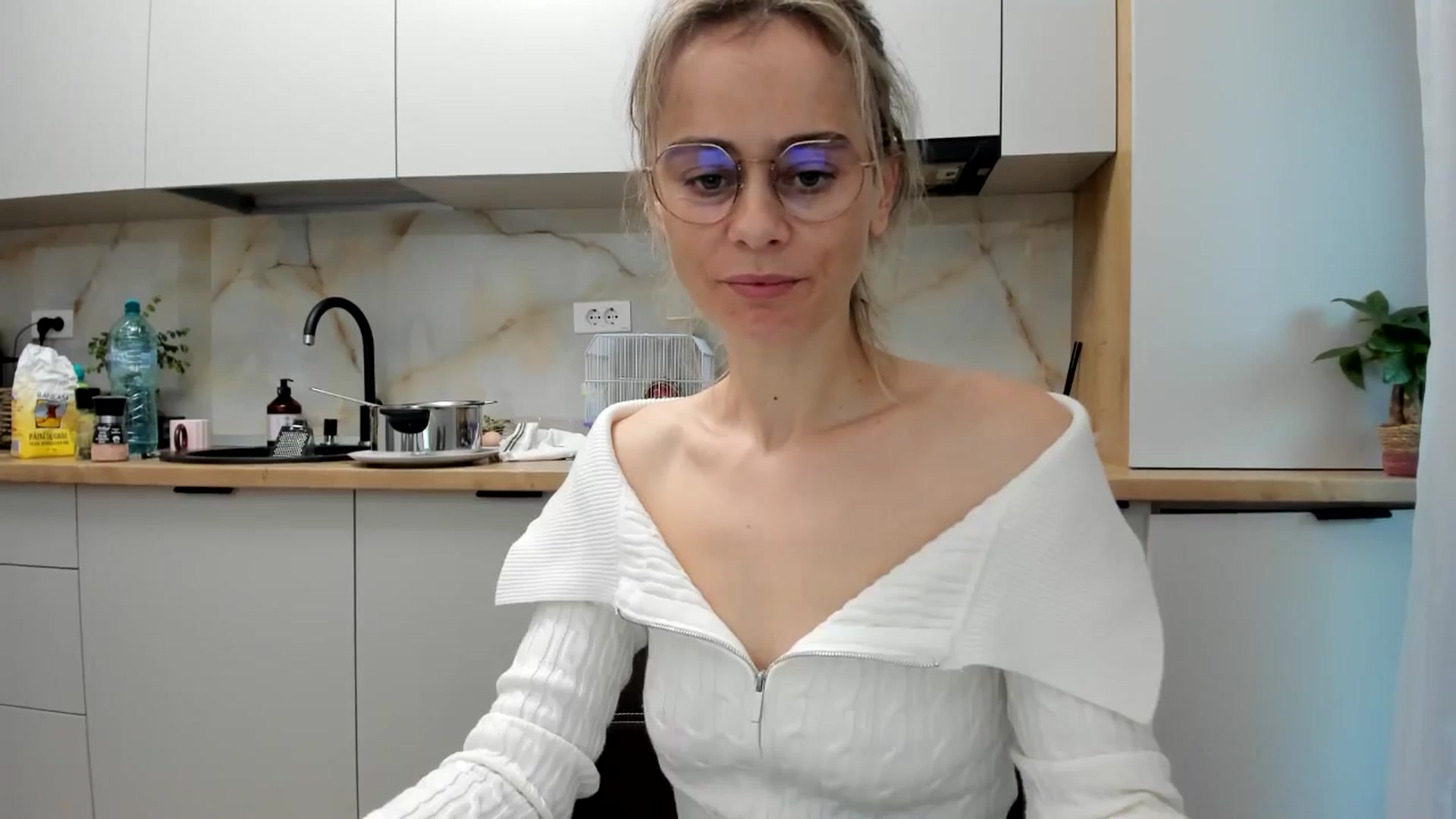 Gallery image thumbnail from DebbyPaige's myfreecams stream on, 12/09/2024, 14:44 image 11 of 20