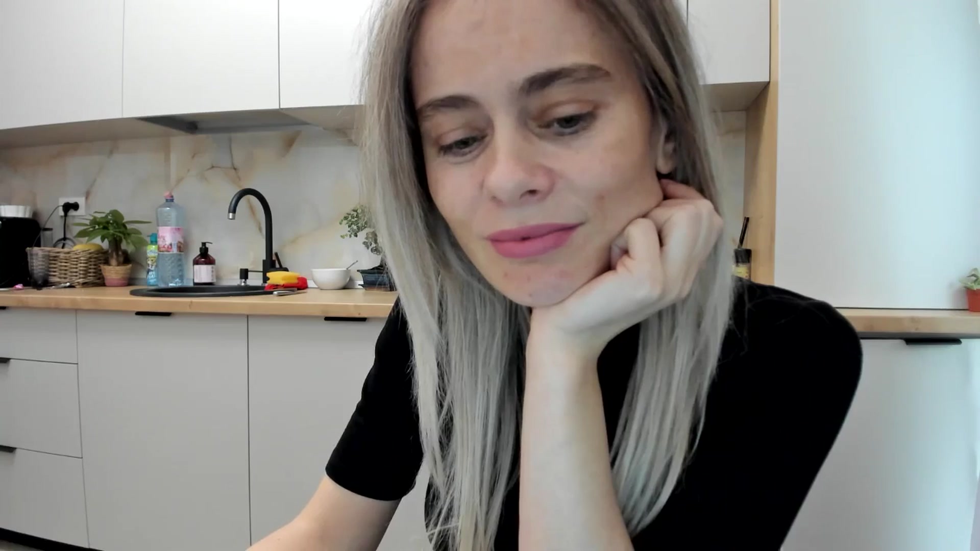Gallery image thumbnail from DebbyPaige's myfreecams stream on, 12/10/2024, 11:31 image 6 of 20