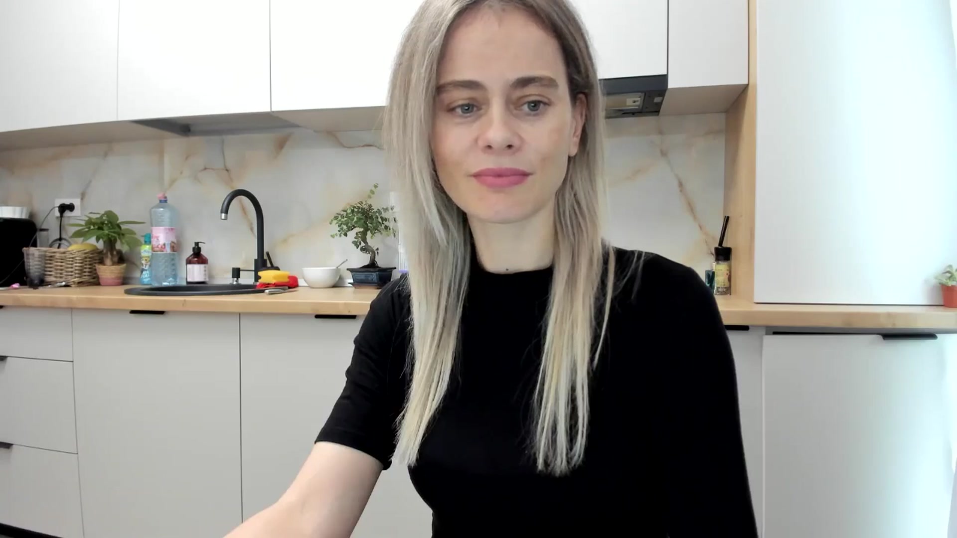 Gallery image thumbnail from DebbyPaige's myfreecams stream on, 12/10/2024, 11:31 image 13 of 20