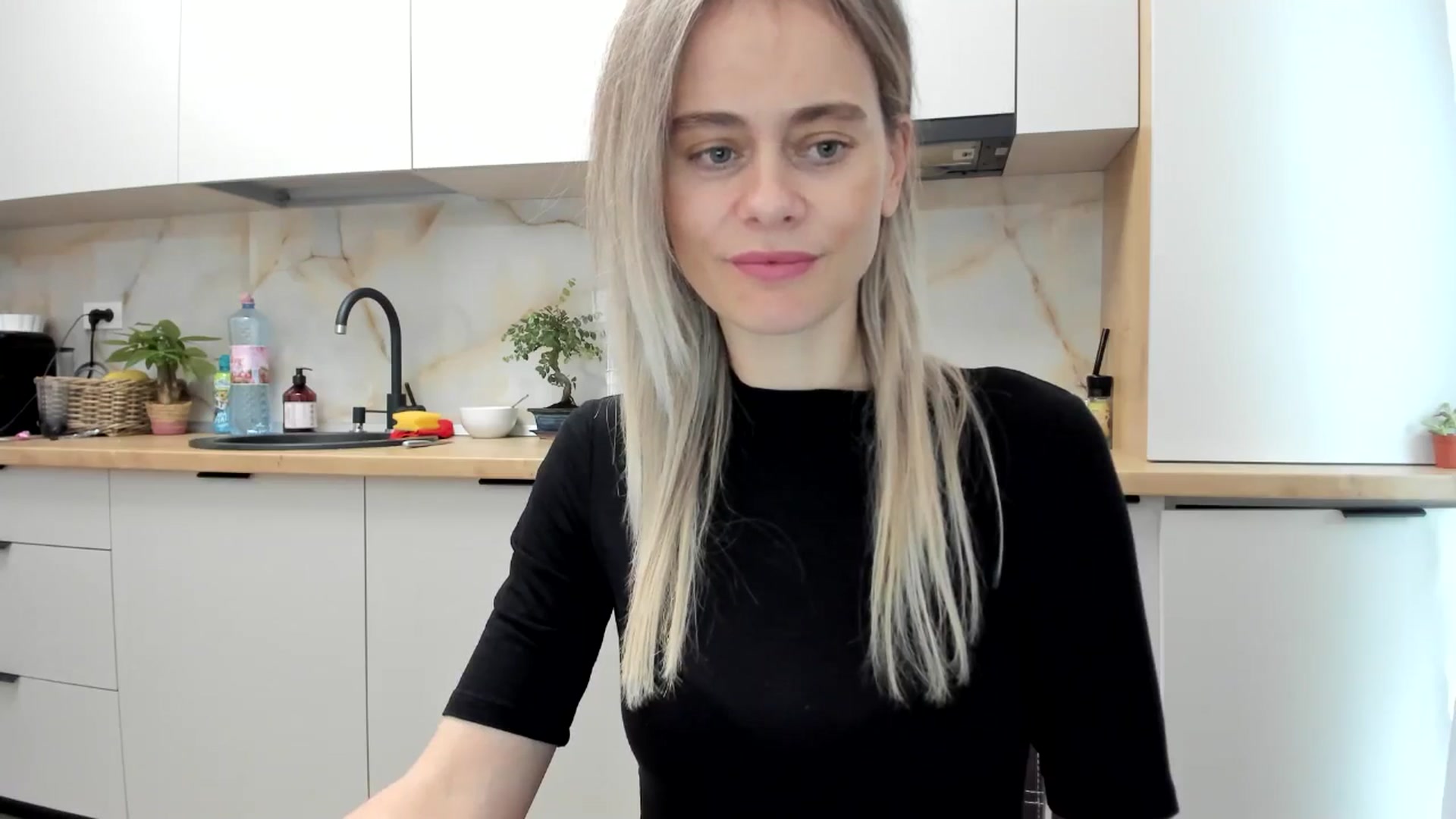 Gallery image thumbnail from DebbyPaige's myfreecams stream on, 12/10/2024, 11:31 image 19 of 20