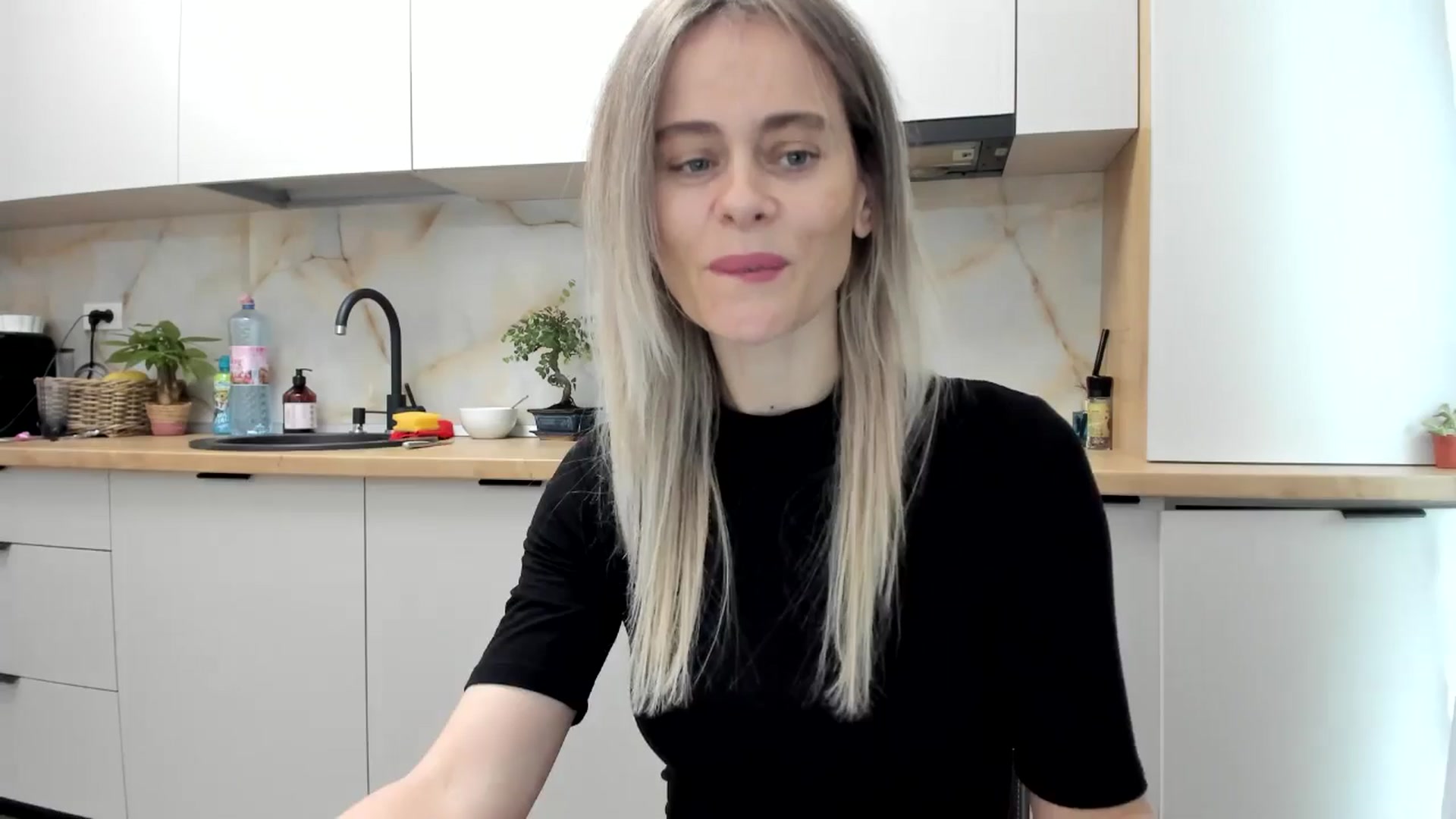 Gallery image thumbnail from DebbyPaige's myfreecams stream on, 12/10/2024, 11:31 image 9 of 20