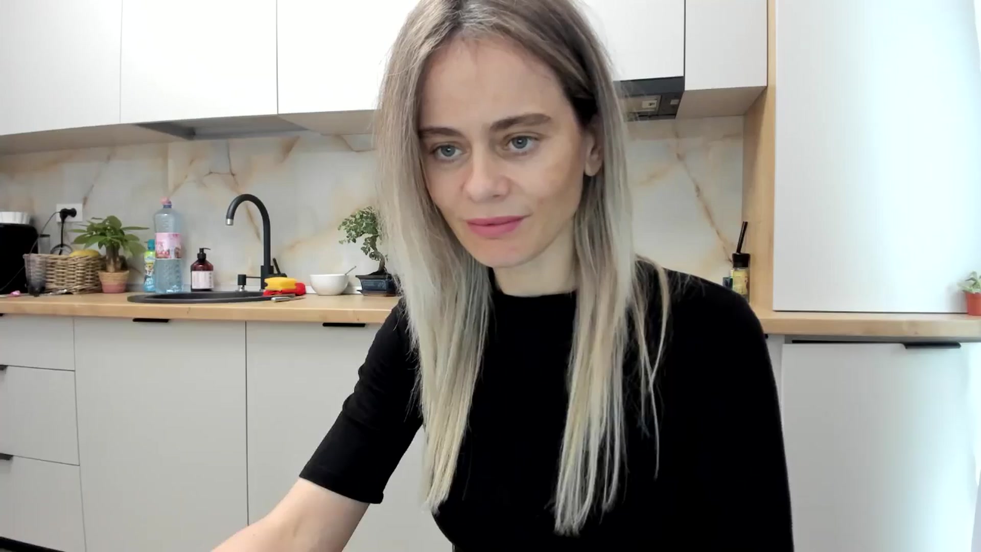 Gallery image thumbnail from DebbyPaige's myfreecams stream on, 12/10/2024, 11:31 image 15 of 20