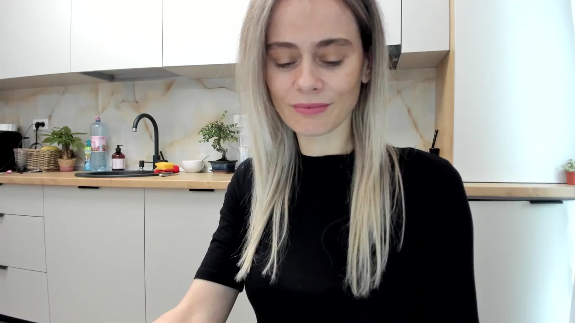 Gallery image thumbnail from DebbyPaige's myfreecams stream on, 12/10/2024, 11:31 image 17 of 20