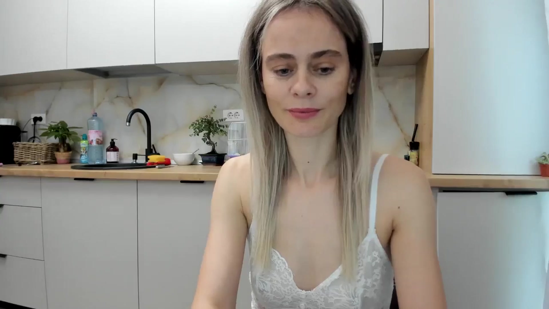Gallery image thumbnail from DebbyPaige's myfreecams stream on, 12/10/2024, 12:45 image 15 of 20
