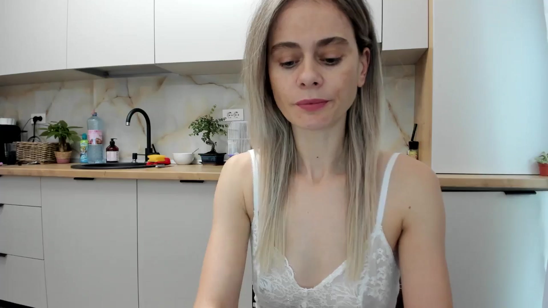 Gallery image thumbnail from DebbyPaige's myfreecams stream on, 12/10/2024, 12:45 image 12 of 20