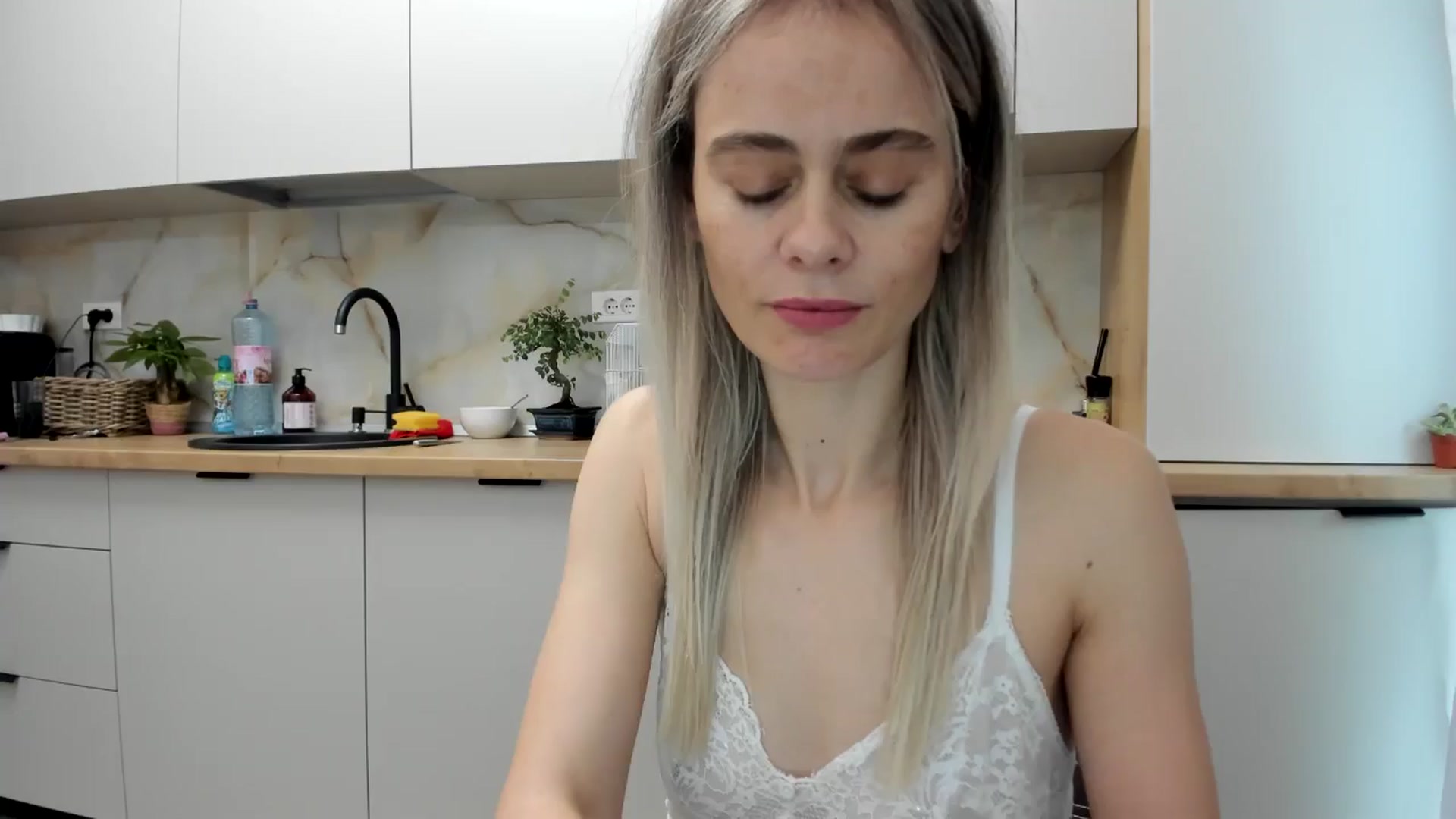 Gallery image thumbnail from DebbyPaige's myfreecams stream on, 12/10/2024, 12:45 image 1 of 20