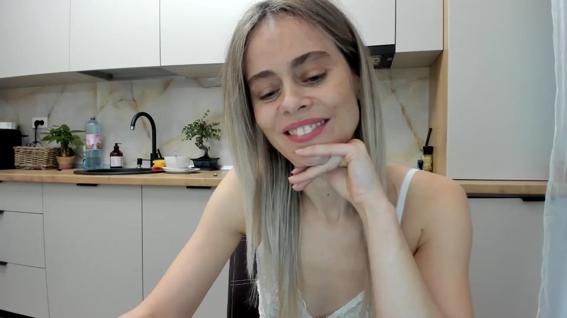 Gallery image thumbnail from DebbyPaige's myfreecams stream on, 12/10/2024, 15:21 image 9 of 20