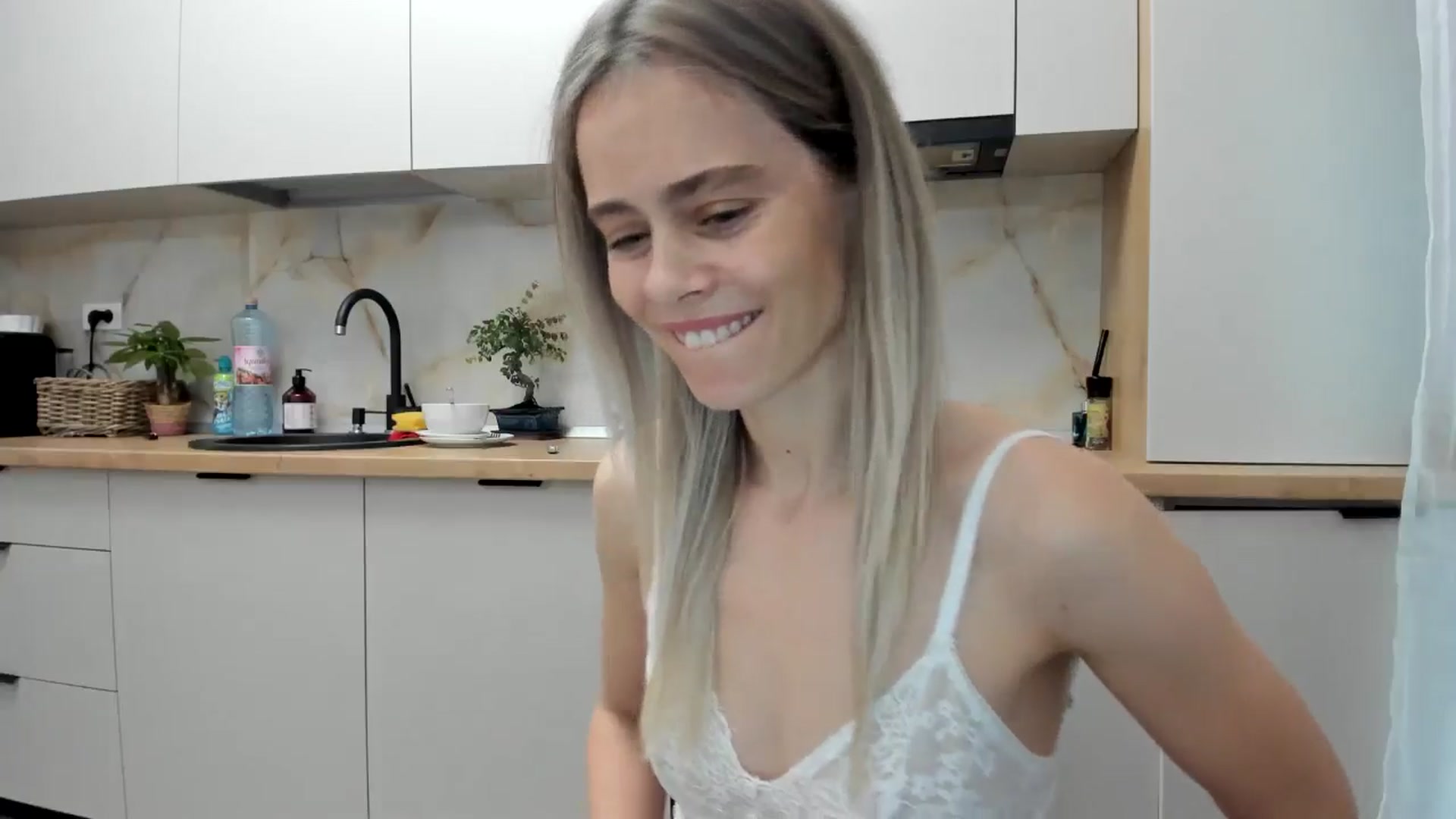 Gallery image thumbnail from DebbyPaige's myfreecams stream on, 12/10/2024, 15:21 image 7 of 20