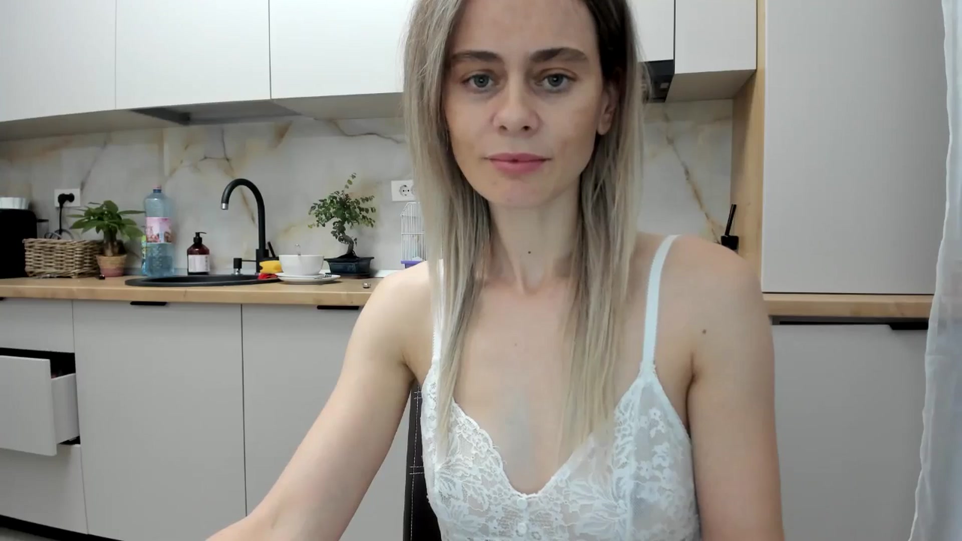 Gallery image thumbnail from DebbyPaige's myfreecams stream on, 12/10/2024, 15:21 image 18 of 20