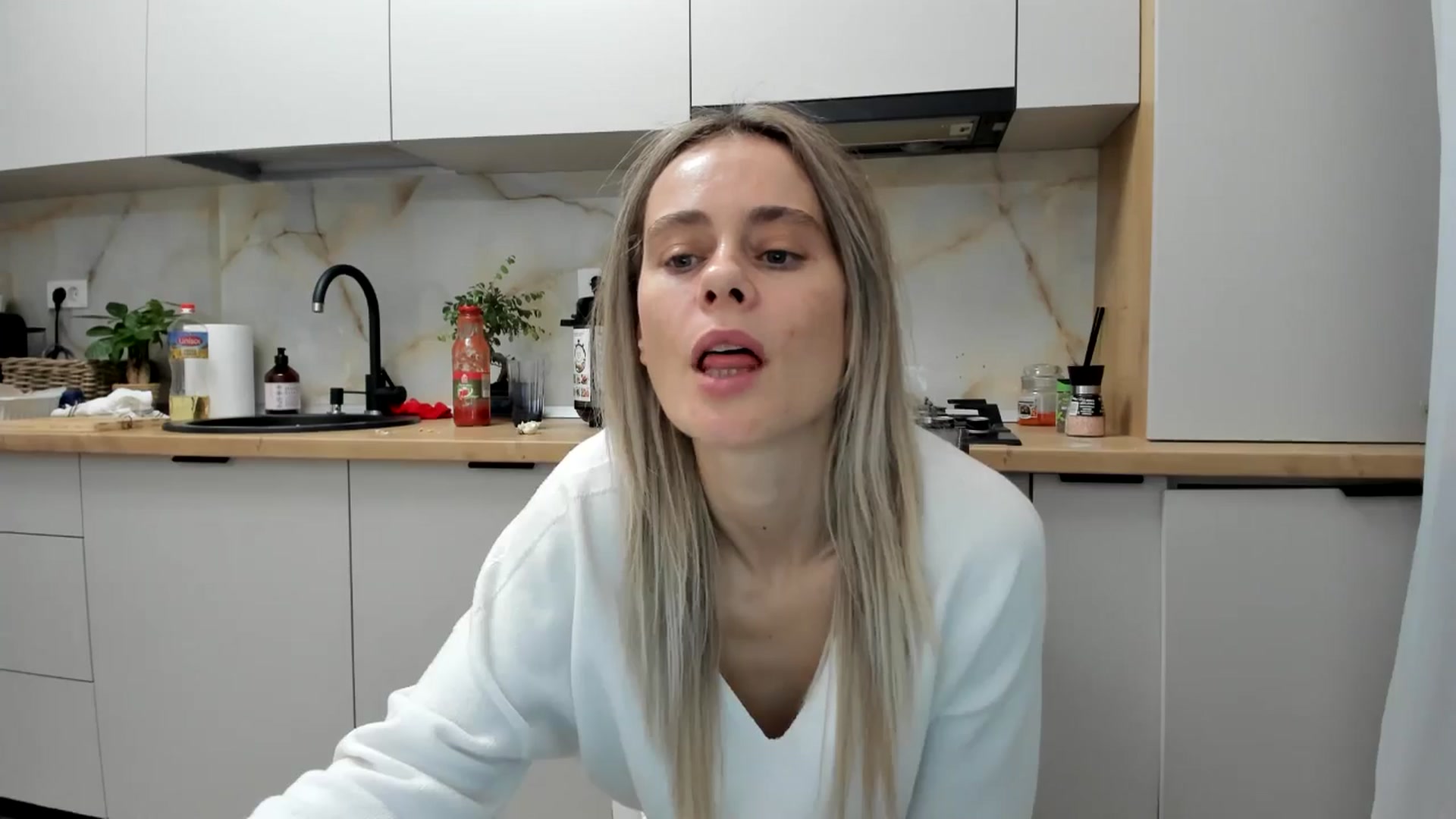 Gallery image thumbnail from DebbyPaige's myfreecams stream on, 12/11/2024, 15:31 image 17 of 20
