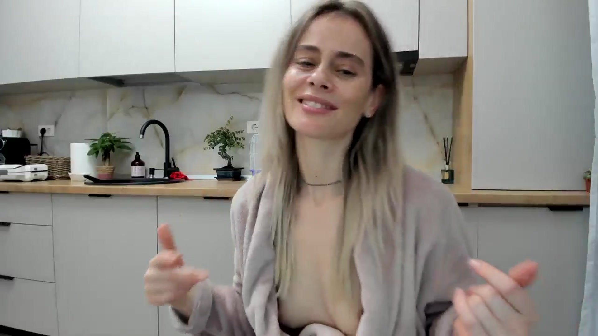 Gallery image thumbnail from DebbyPaige's myfreecams stream on, 12/12/2024, 14:44 image 19 of 20