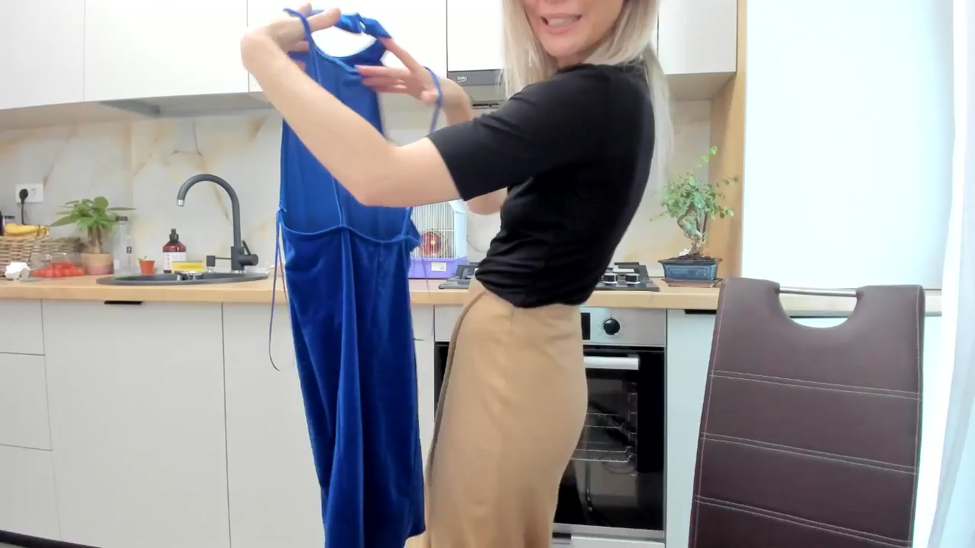 Gallery image thumbnail from DebbyPaige's myfreecams stream on, 12/16/2024, 13:32 image 5 of 20