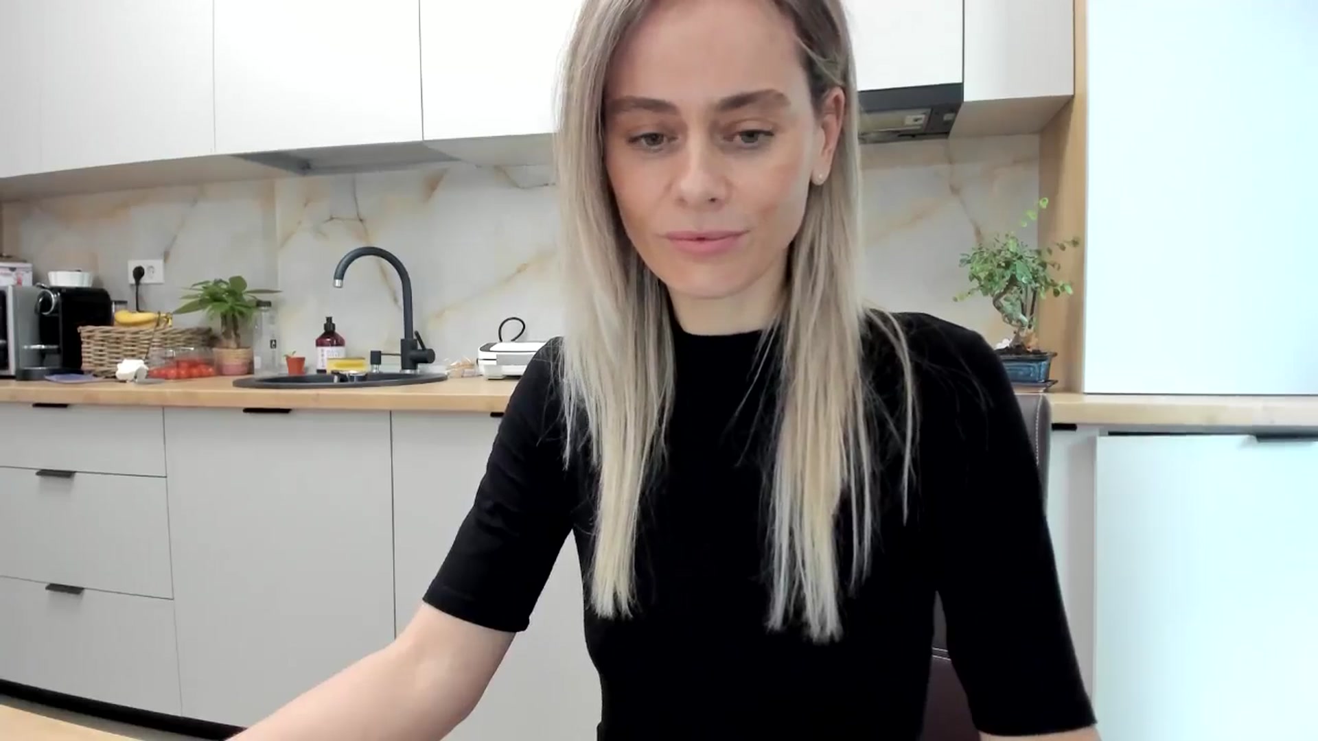 Gallery image thumbnail from DebbyPaige's myfreecams stream on, 12/16/2024, 13:32 image 19 of 20
