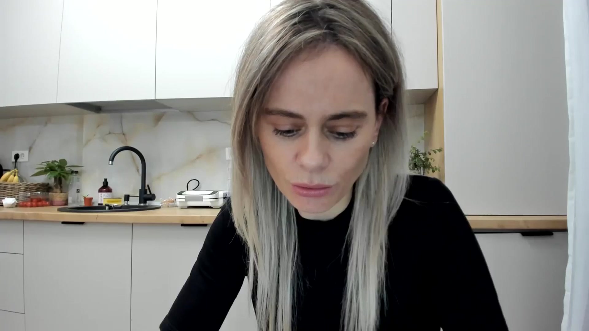 Gallery image thumbnail from DebbyPaige's myfreecams stream on, 12/16/2024, 15:31 image 8 of 20