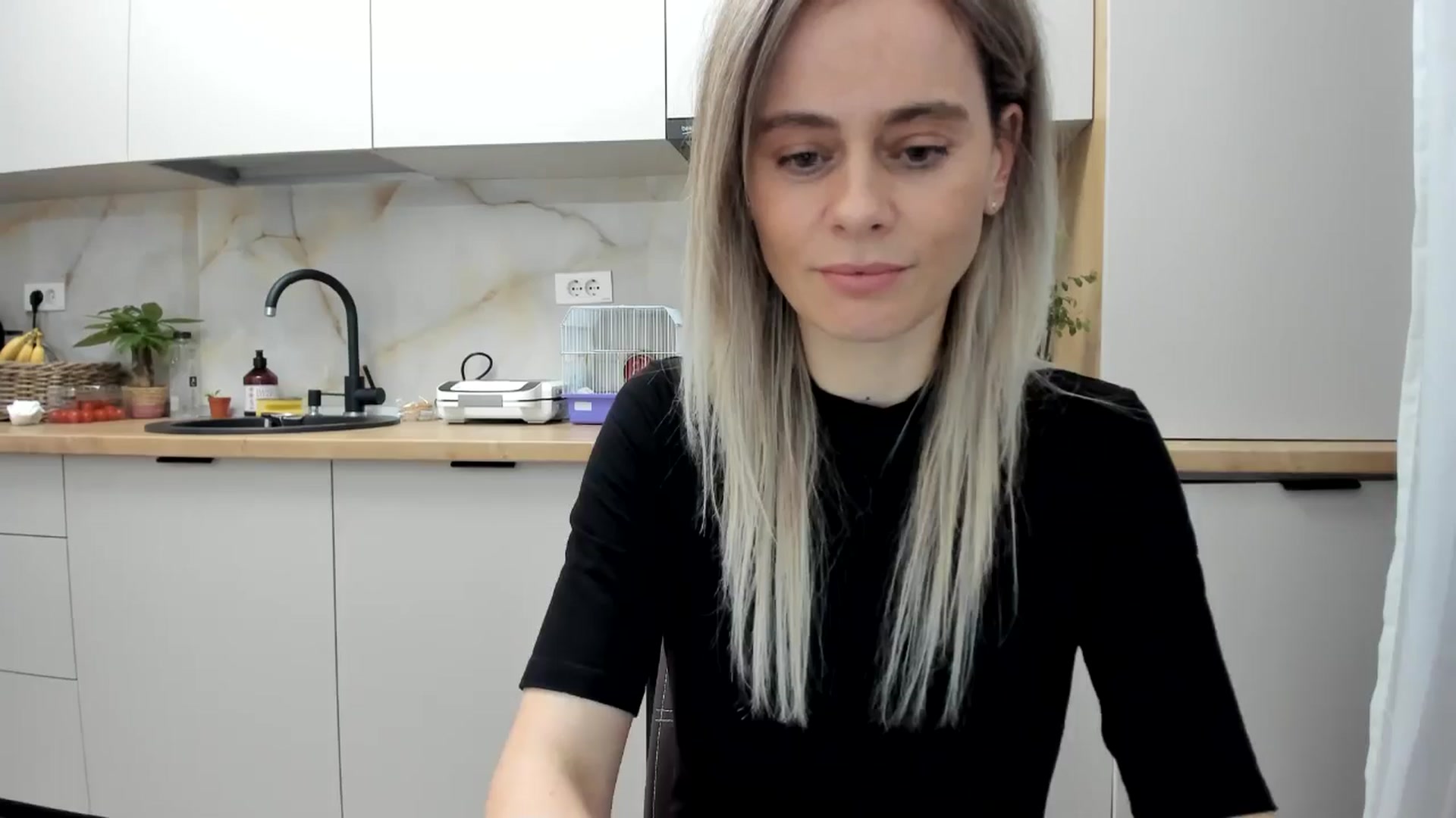 Gallery image thumbnail from DebbyPaige's myfreecams stream on, 12/16/2024, 15:31 image 7 of 20