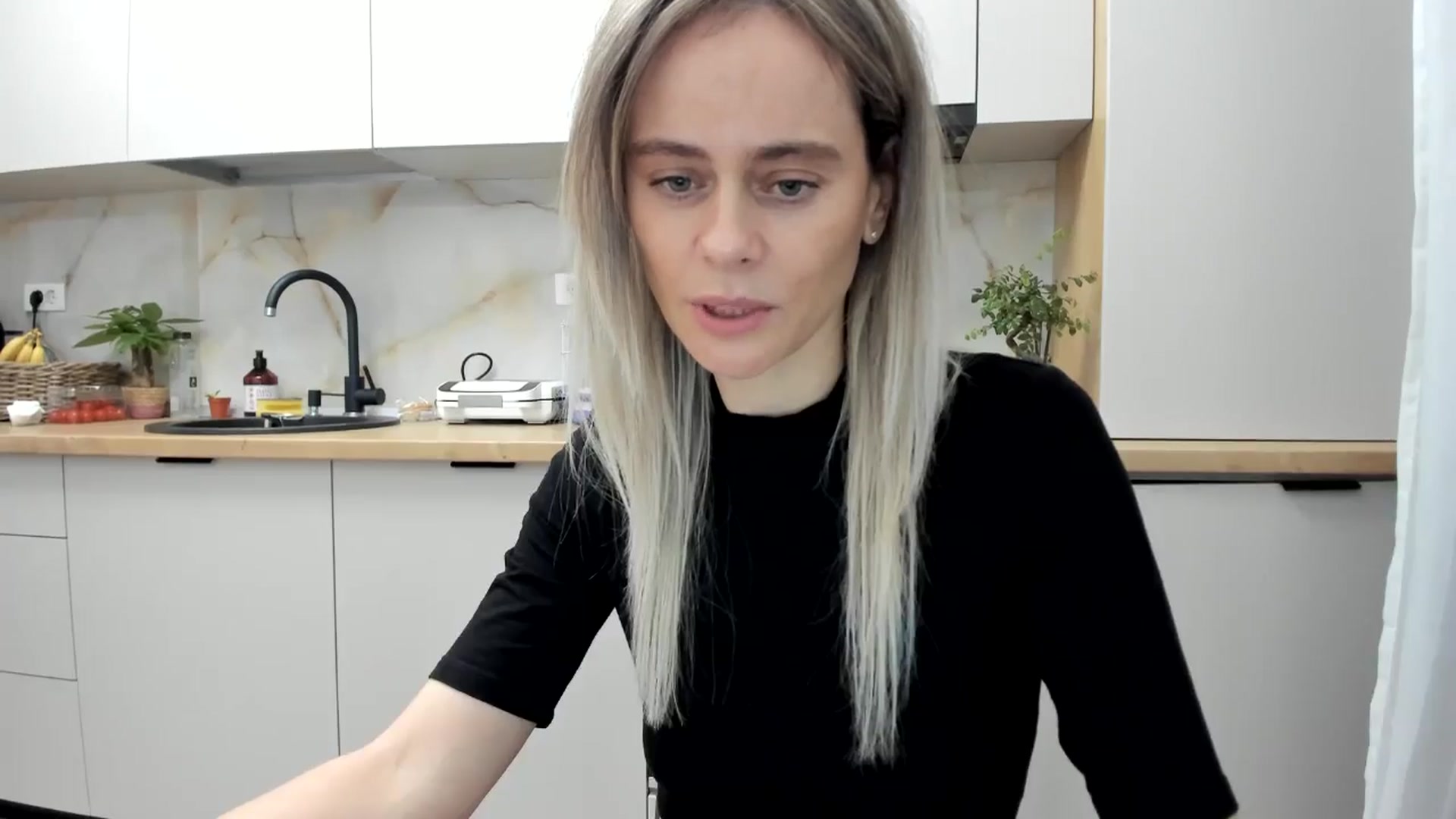 Gallery image thumbnail from DebbyPaige's myfreecams stream on, 12/16/2024, 15:31 image 2 of 20