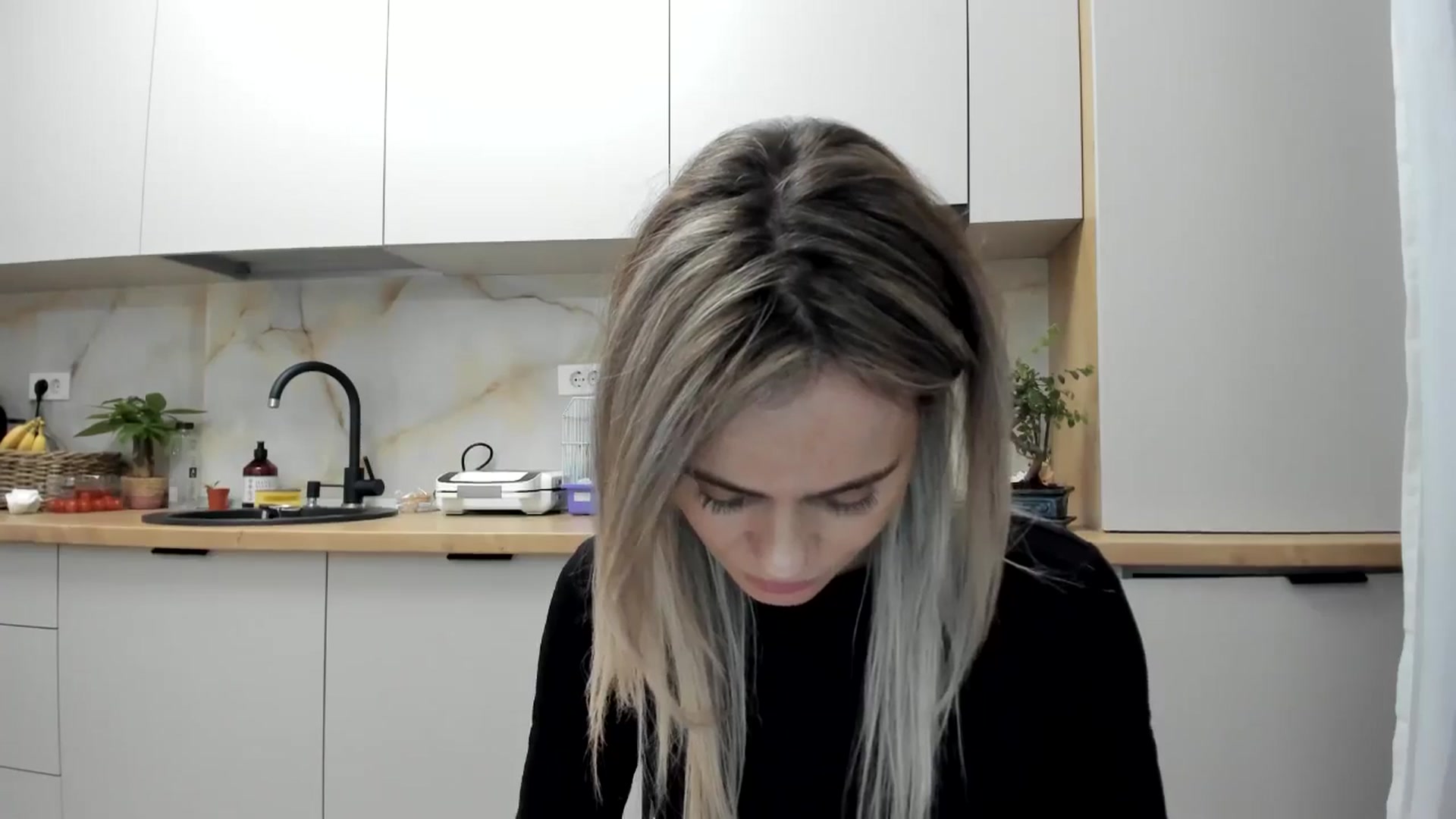 Gallery image thumbnail from DebbyPaige's myfreecams stream on, 12/16/2024, 15:31 image 9 of 20