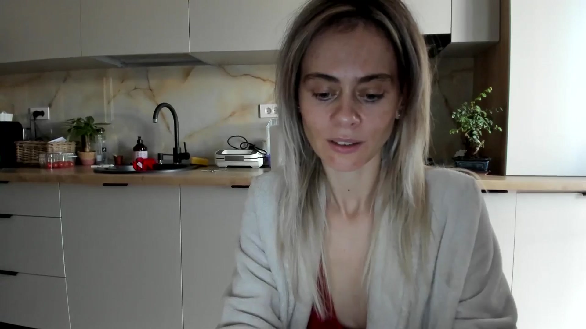 Gallery image thumbnail from DebbyPaige's myfreecams stream on, 12/17/2024, 14:54 image 5 of 20