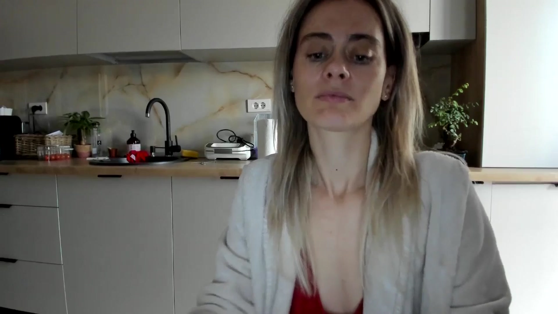 Gallery image thumbnail from DebbyPaige's myfreecams stream on, 12/17/2024, 14:54 image 4 of 20