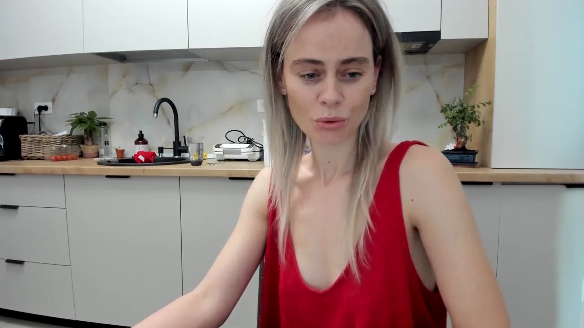 Gallery image thumbnail from DebbyPaige's myfreecams stream on, 12/17/2024, 14:54 image 11 of 20