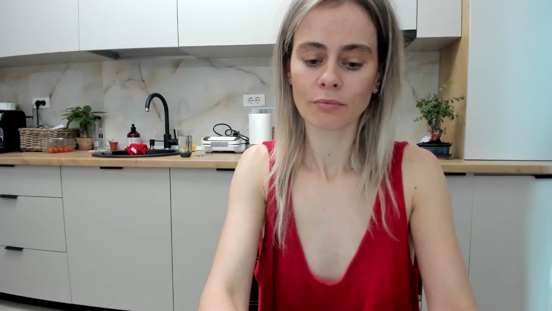 Gallery image thumbnail from DebbyPaige's myfreecams stream on, 12/17/2024, 14:54 image 10 of 20