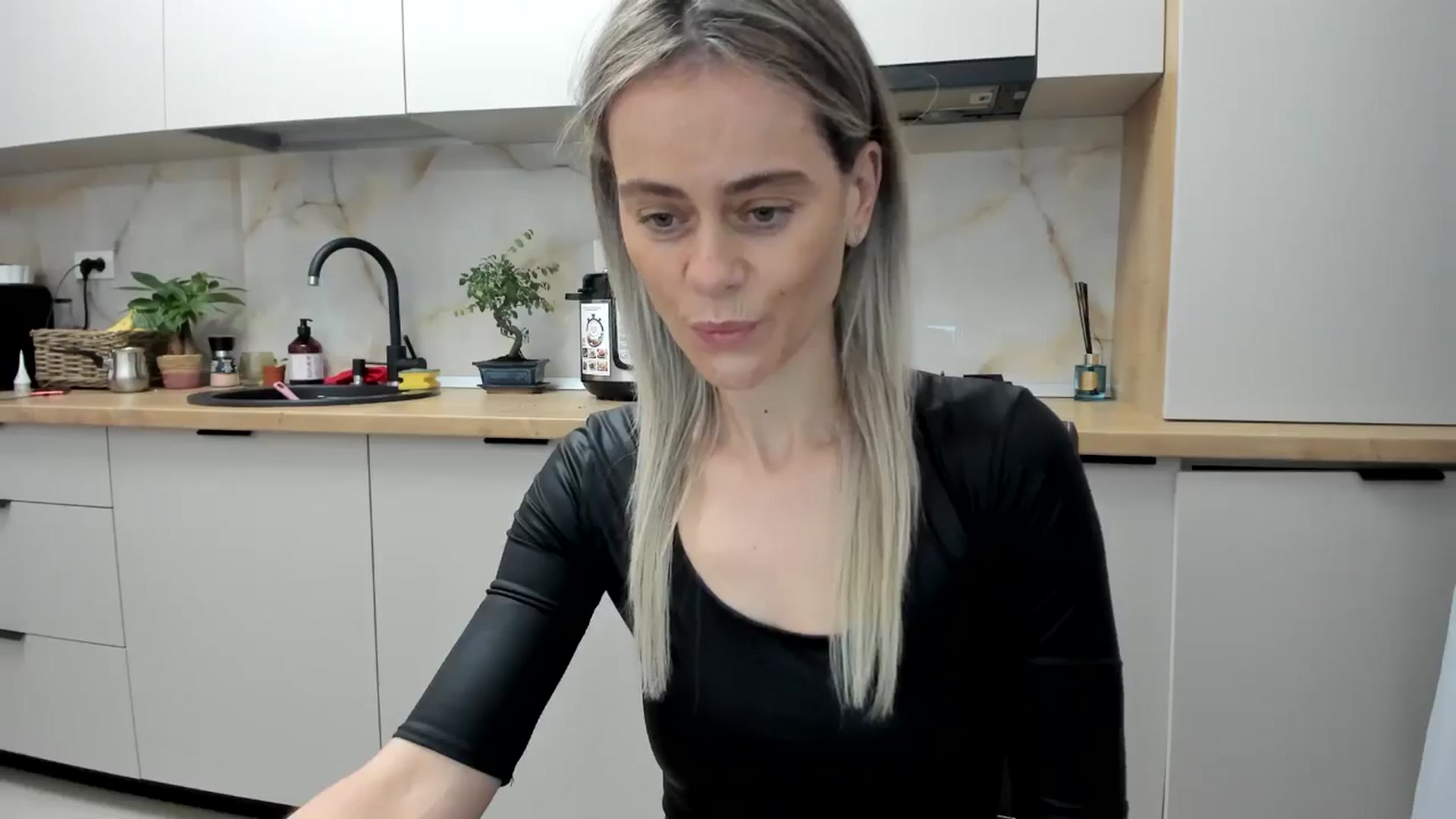 Gallery image thumbnail from DebbyPaige's myfreecams stream on, 12/19/2024, 15:34 image 20 of 20