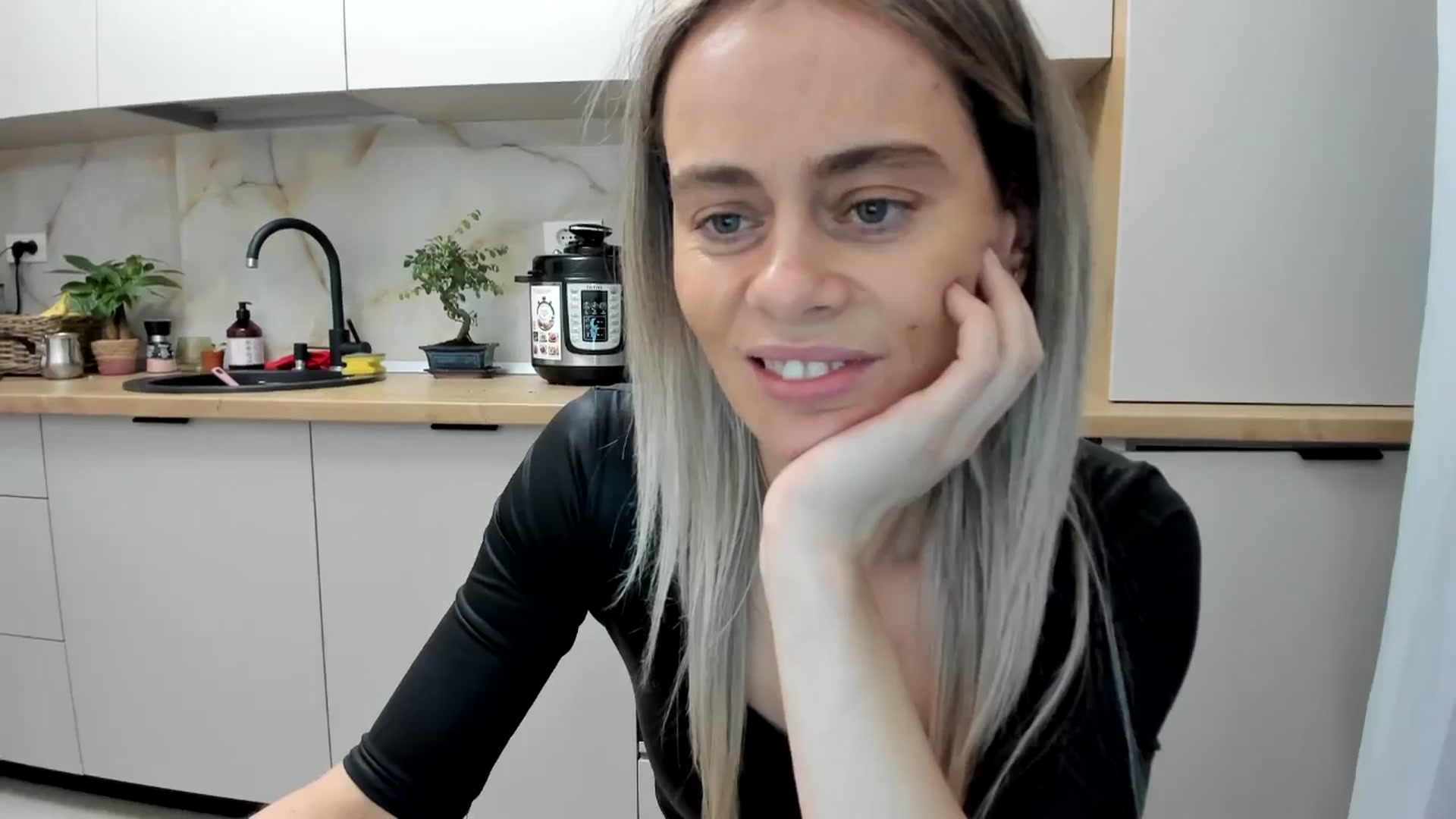 Gallery image thumbnail from DebbyPaige's myfreecams stream on, 12/19/2024, 15:34 image 16 of 20